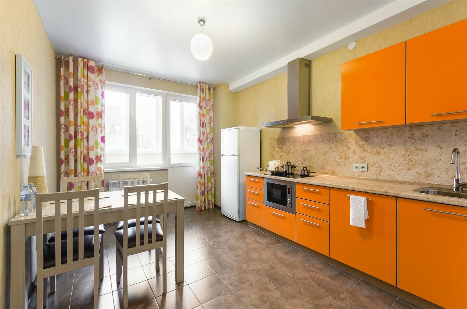 Однокомнатный номер бизнес-класса с гостиной-спальней и кухней