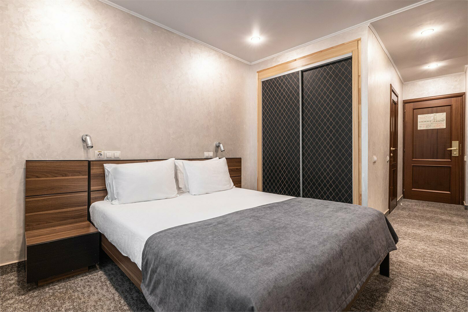 Джуниор Сюит