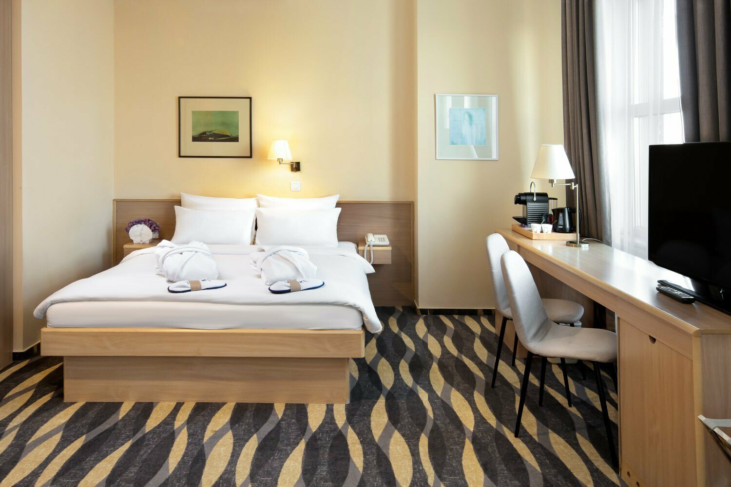 Номер Suite, двухкомнатный - с большой кроватью, софой и диваном-кроватью