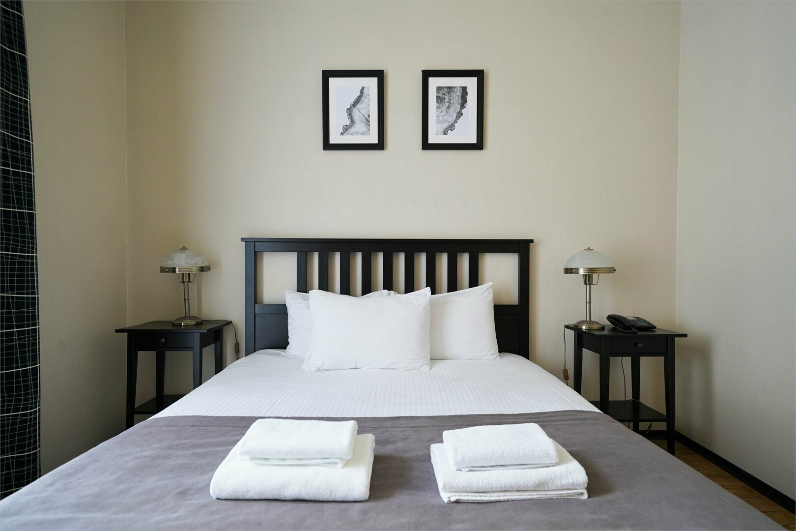 Меблированная комната с балконом