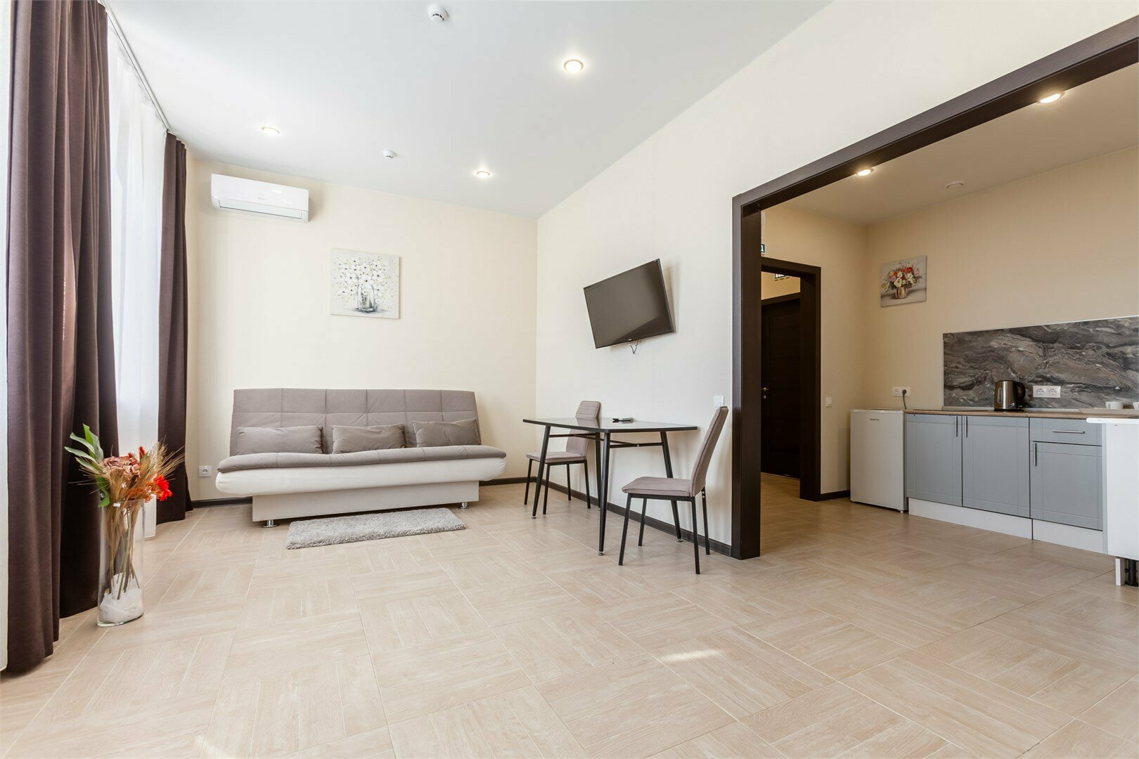 Полулюкс с кухней и большой кроватью