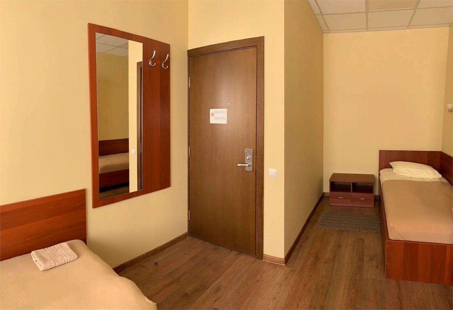 Трехместный номер с общей ванной комнатой