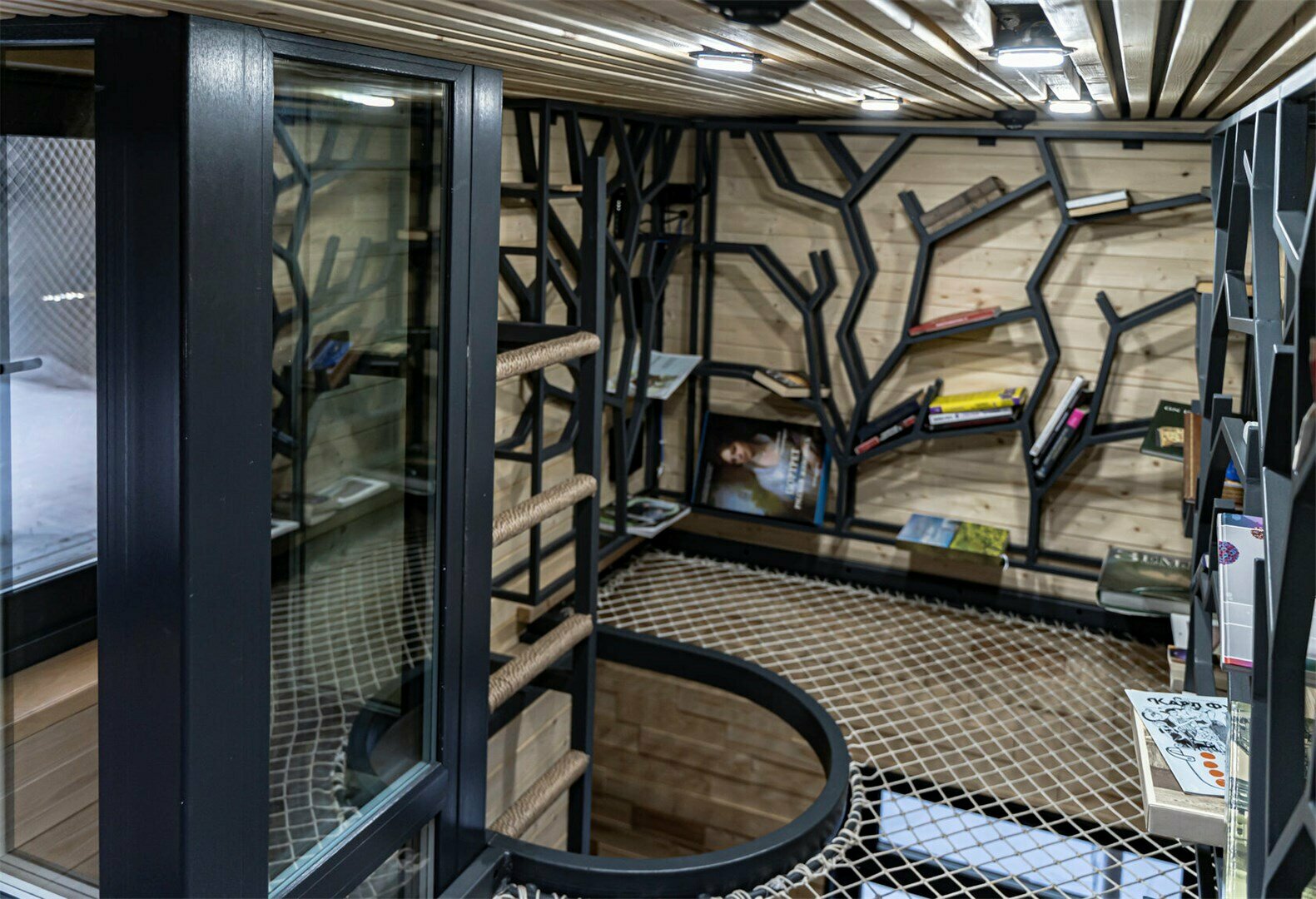 Зеркальный дом на дереве