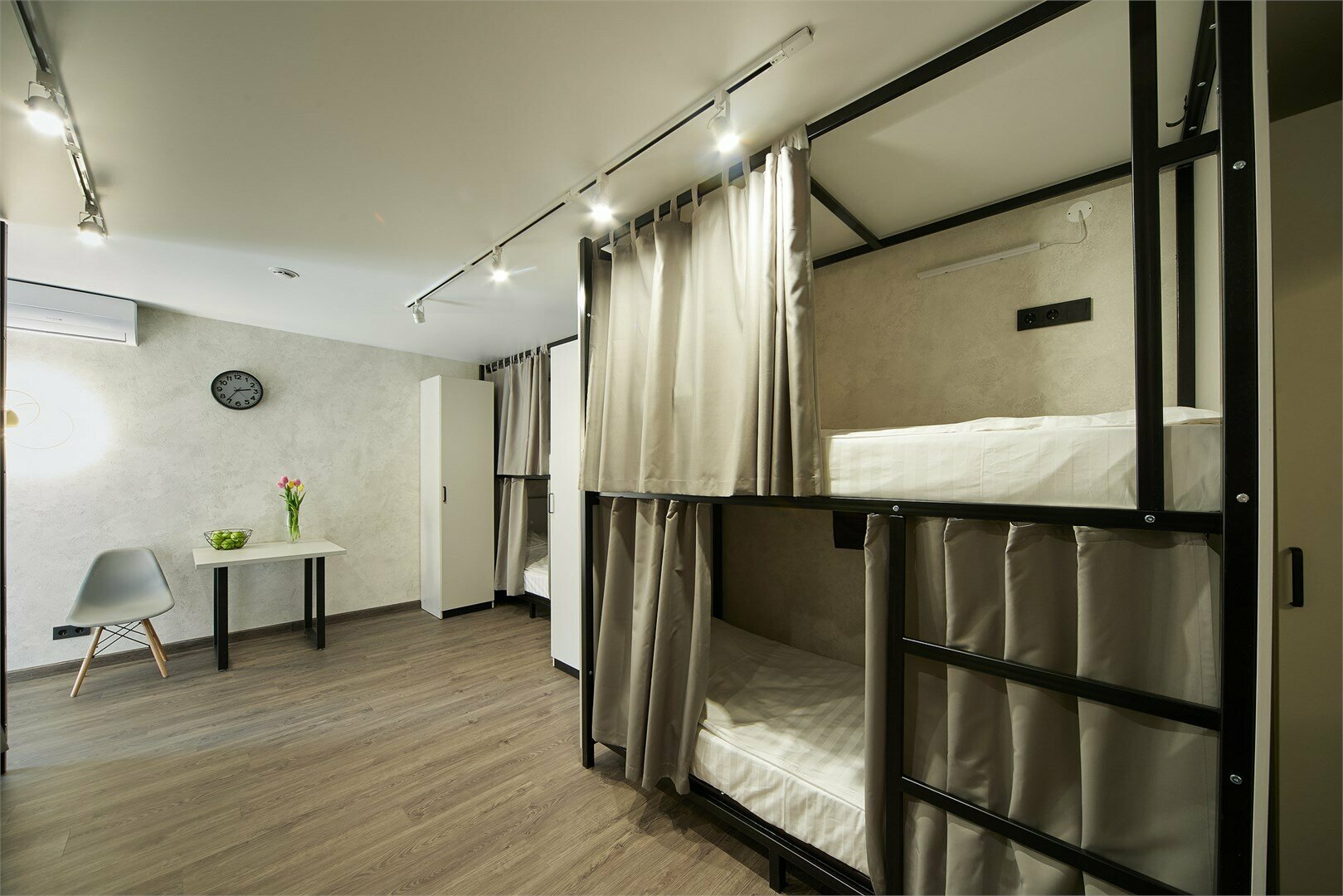 Общий номер для женщин с 8 кроватями