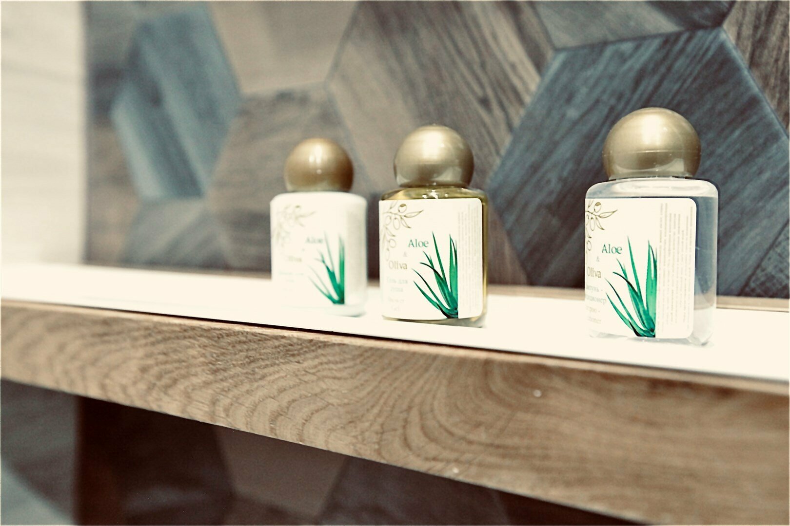 Бюджетный номер с одной кроватью размером Queen Size (без окна)