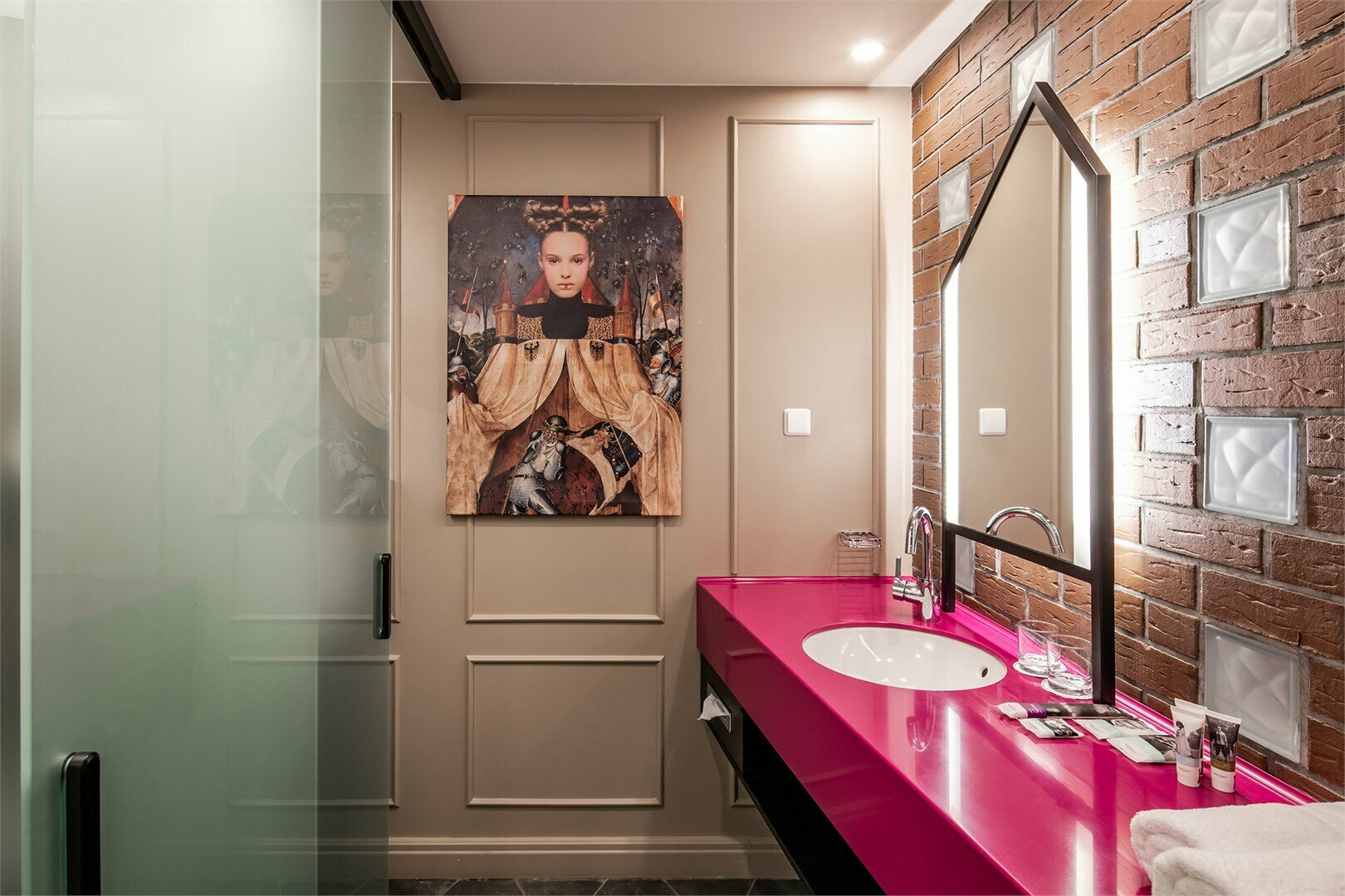 Номер Deluxe, семейный, с видом на город - с двуспальной кроватью и диваном-кроватью