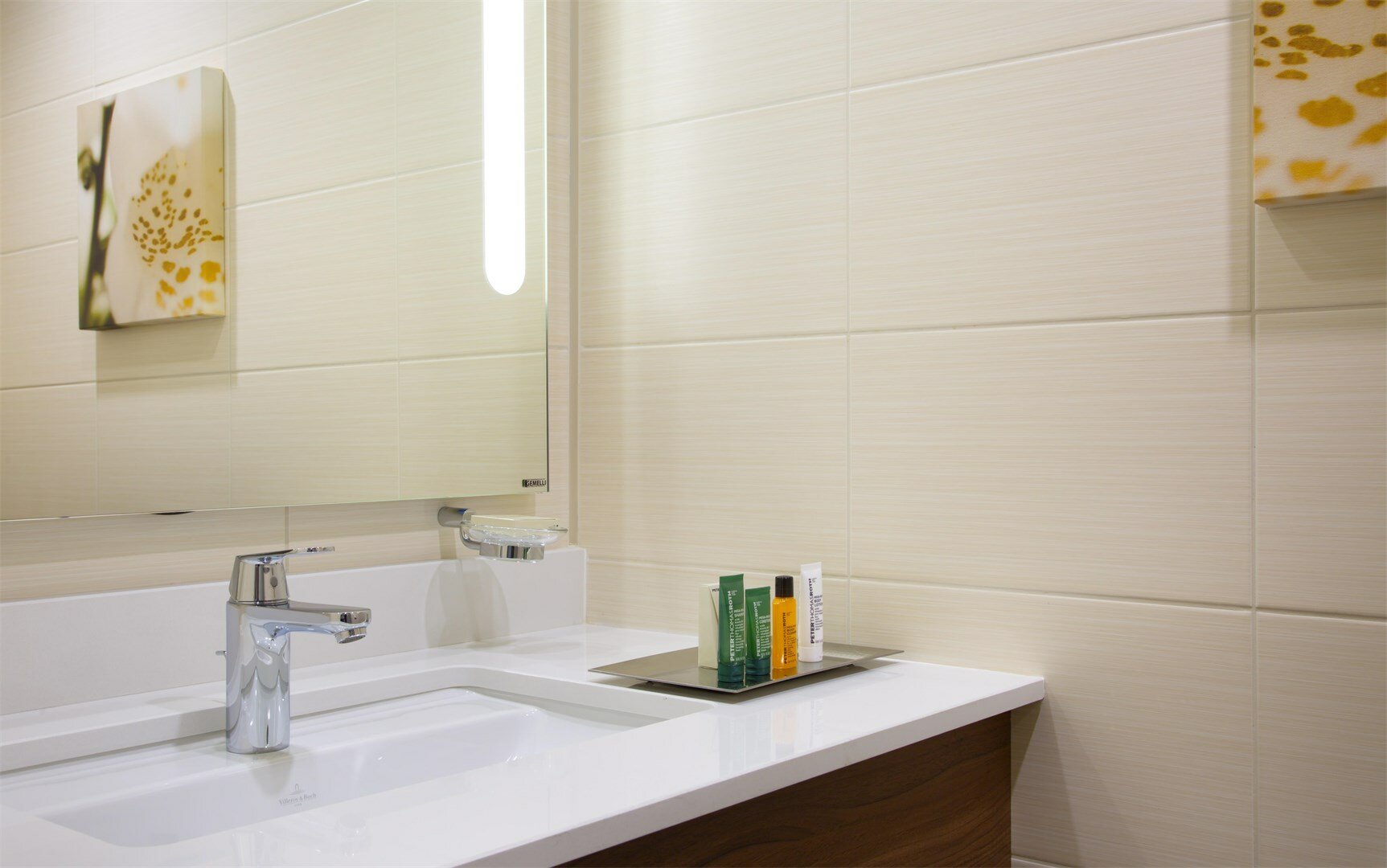 Стандарт с диваном