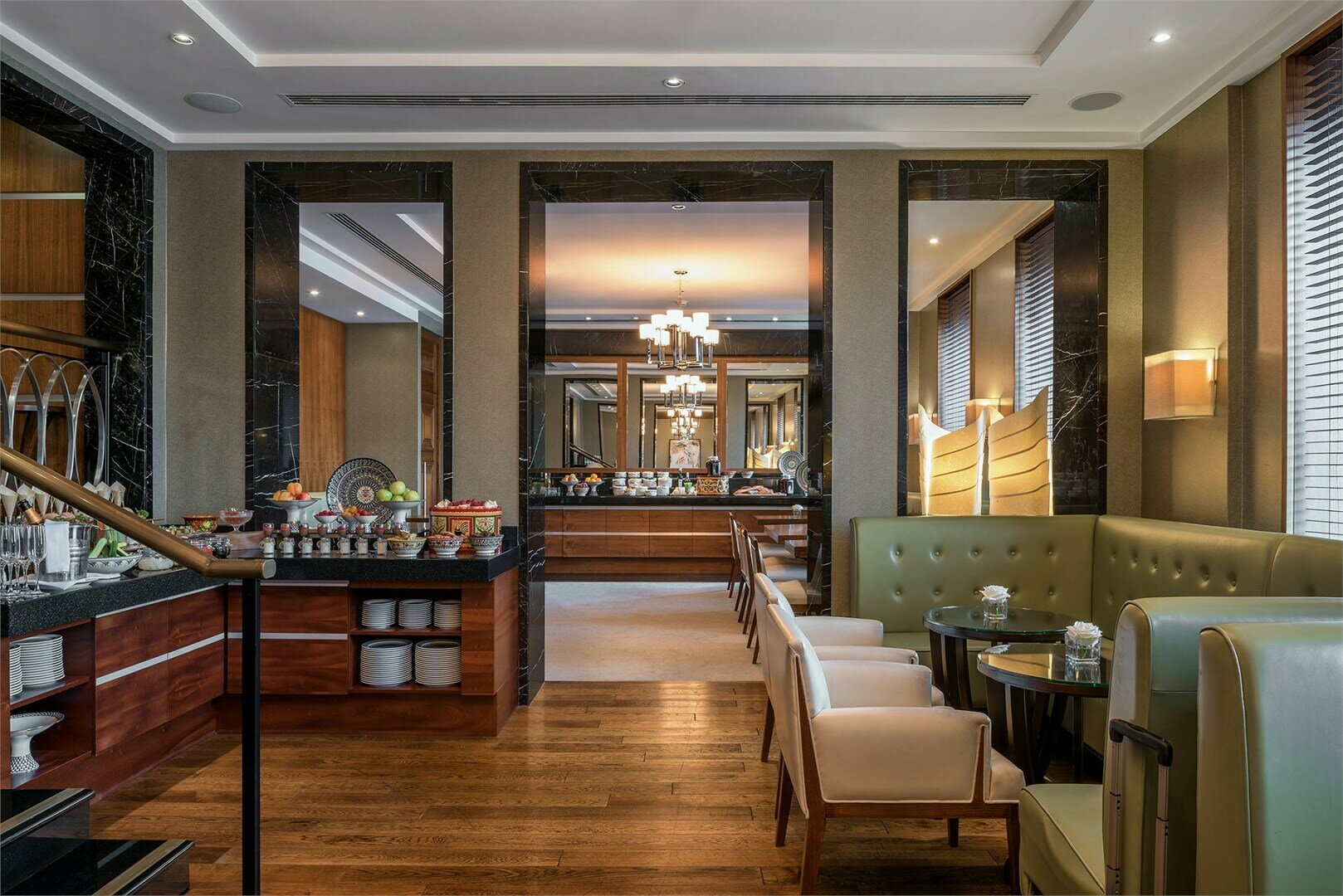 Представительский номер с большой кроватью