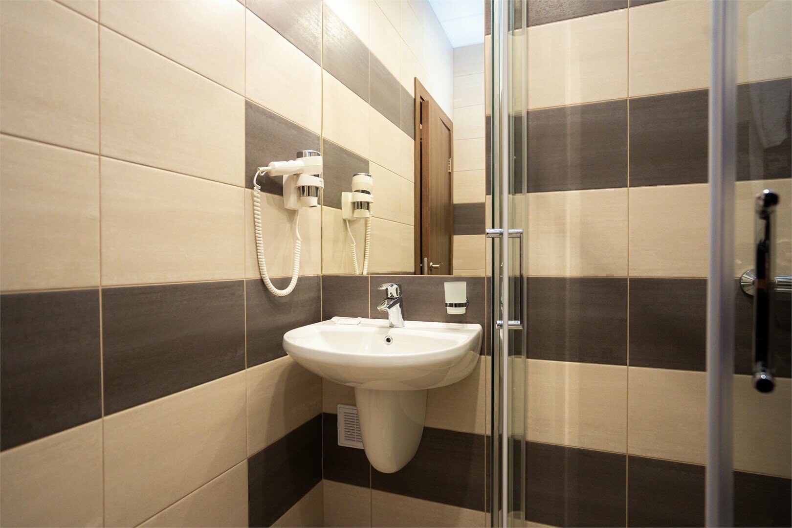 Стандарт (двуспальная кровать) вид в атриум