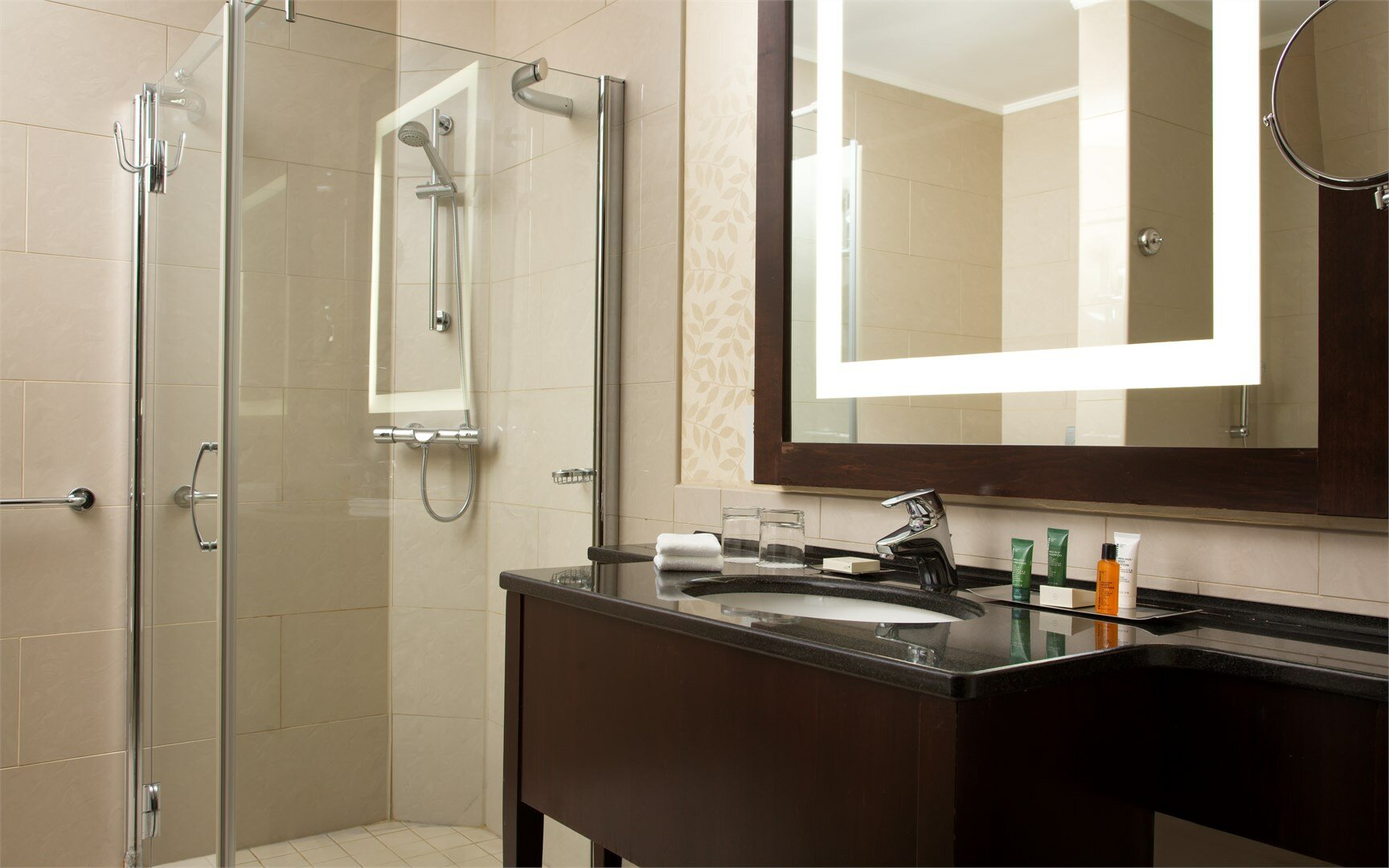 Стандарт с одной двуспальной кроватью