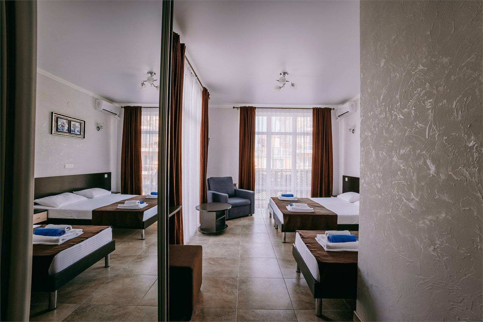 Четырехместный номер (3+1) с балконом