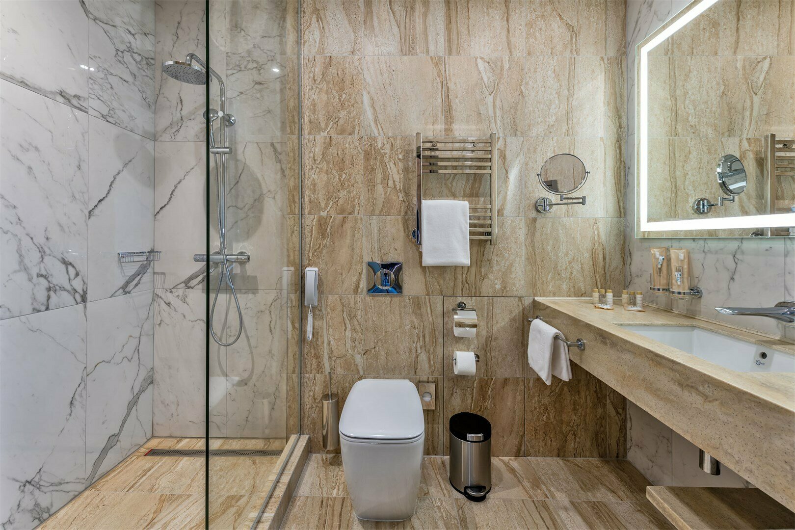 Люкс с двуспальной кроватью