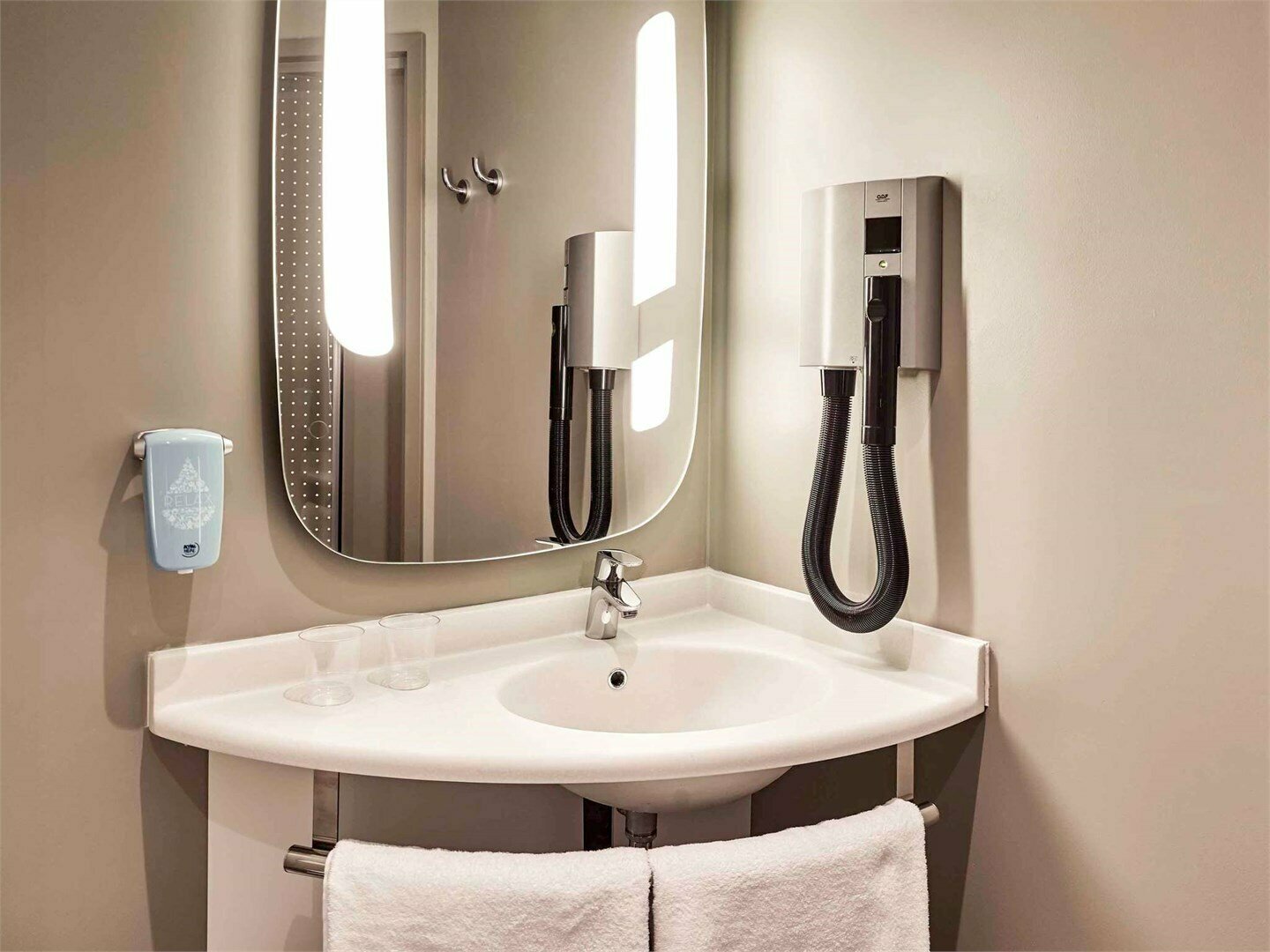 Номер Standard для маломобильных - с двуспальной кроватью (доступ в СПА и бассейн за дополнительную плату)