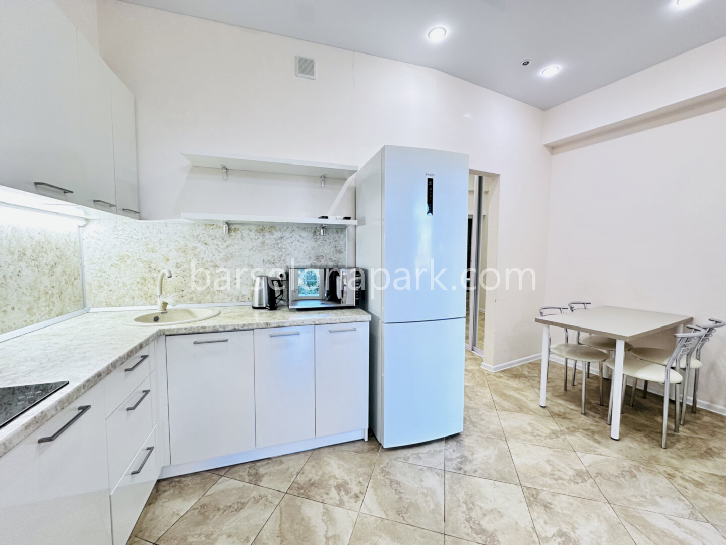 Трехкомнатный апартамент с балконом! Центр Сочи! Набережная и пляж в 5 минутах!