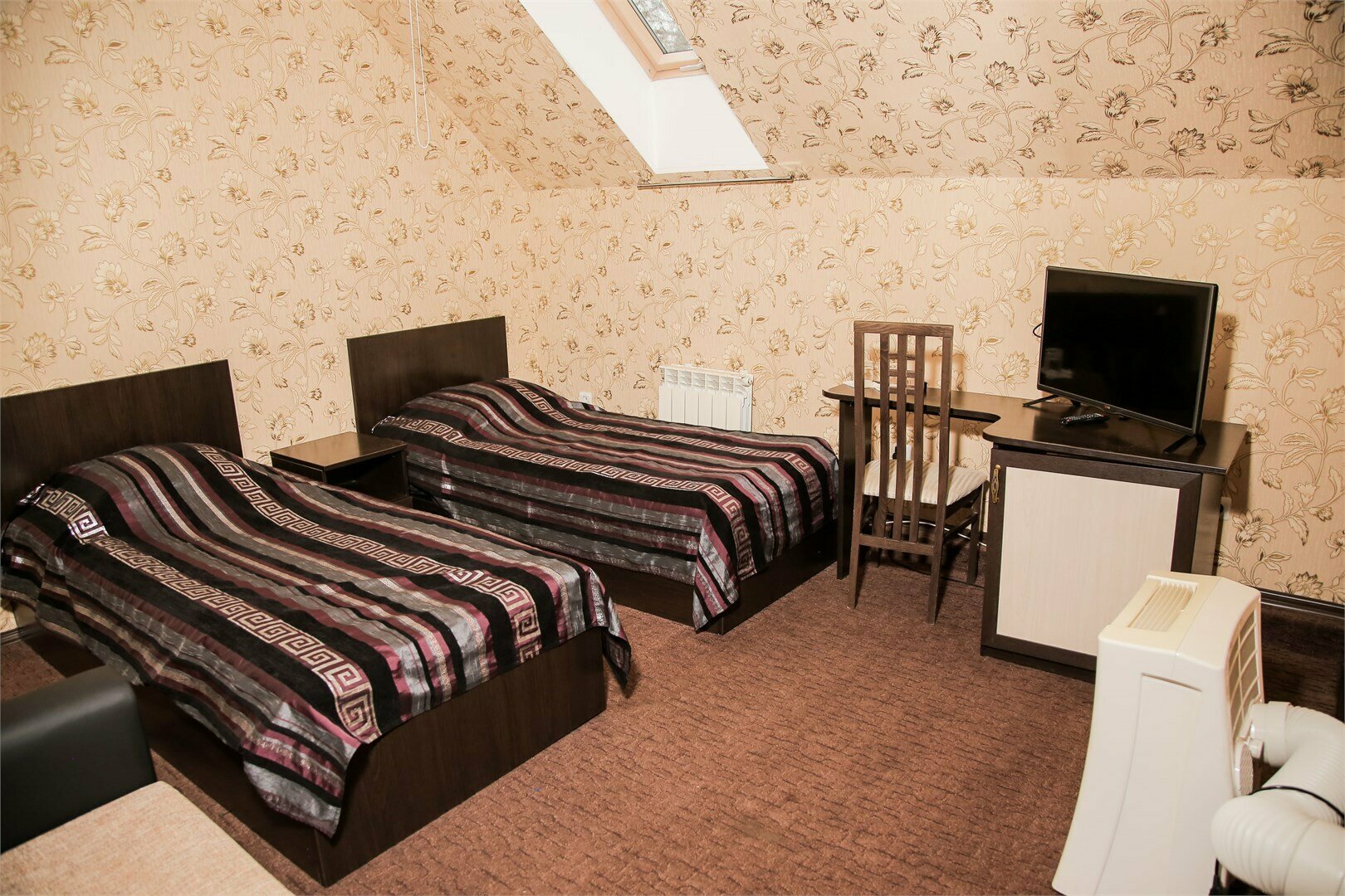Двухместный номер эконом-класса с 2 отдельными кроватями
