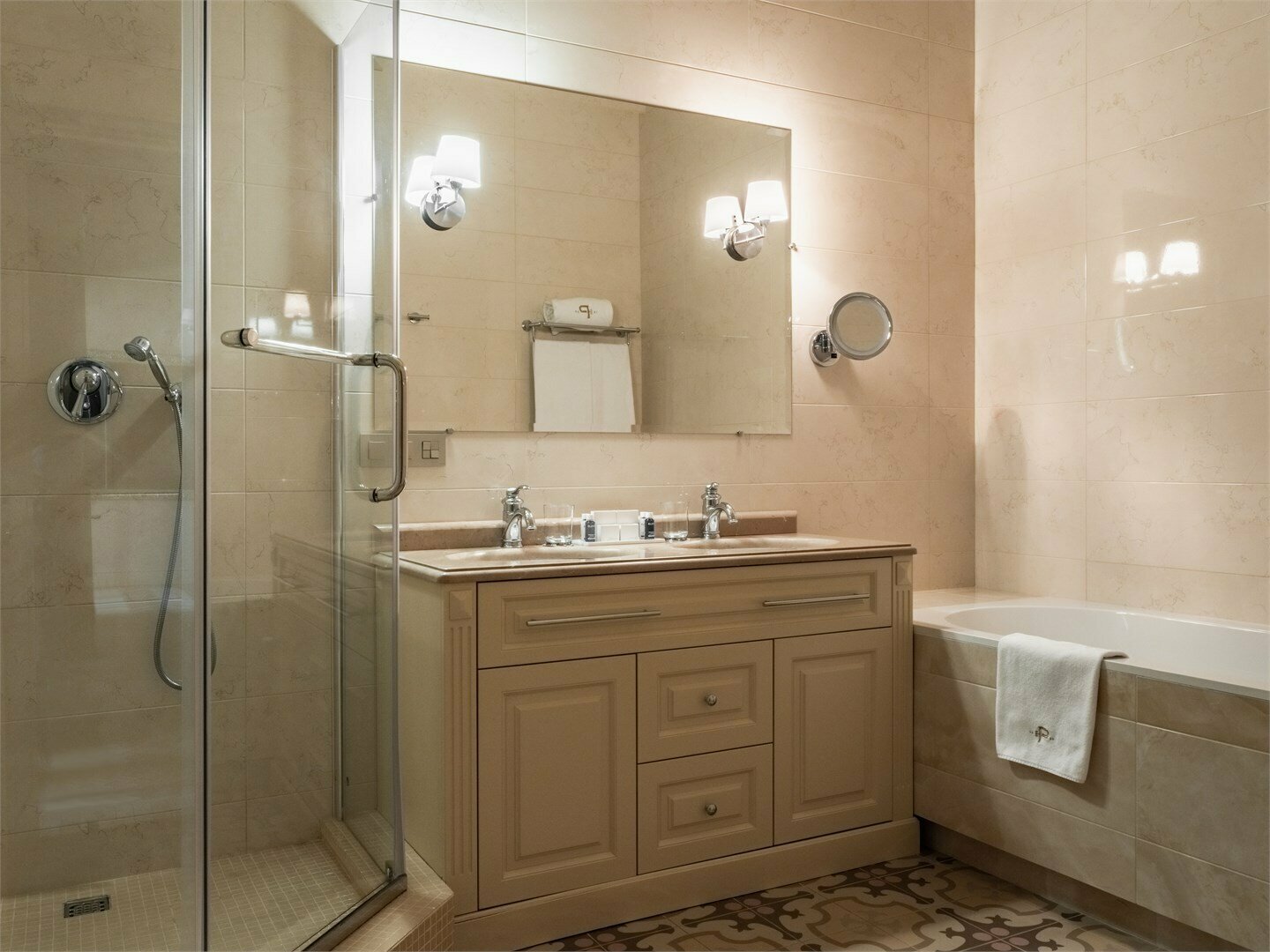 Сьют трехкомнатный