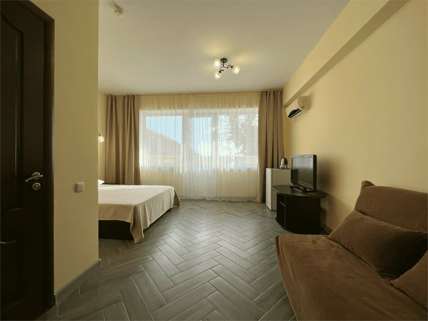 Улучшенный двухместный номер с 1 кроватью