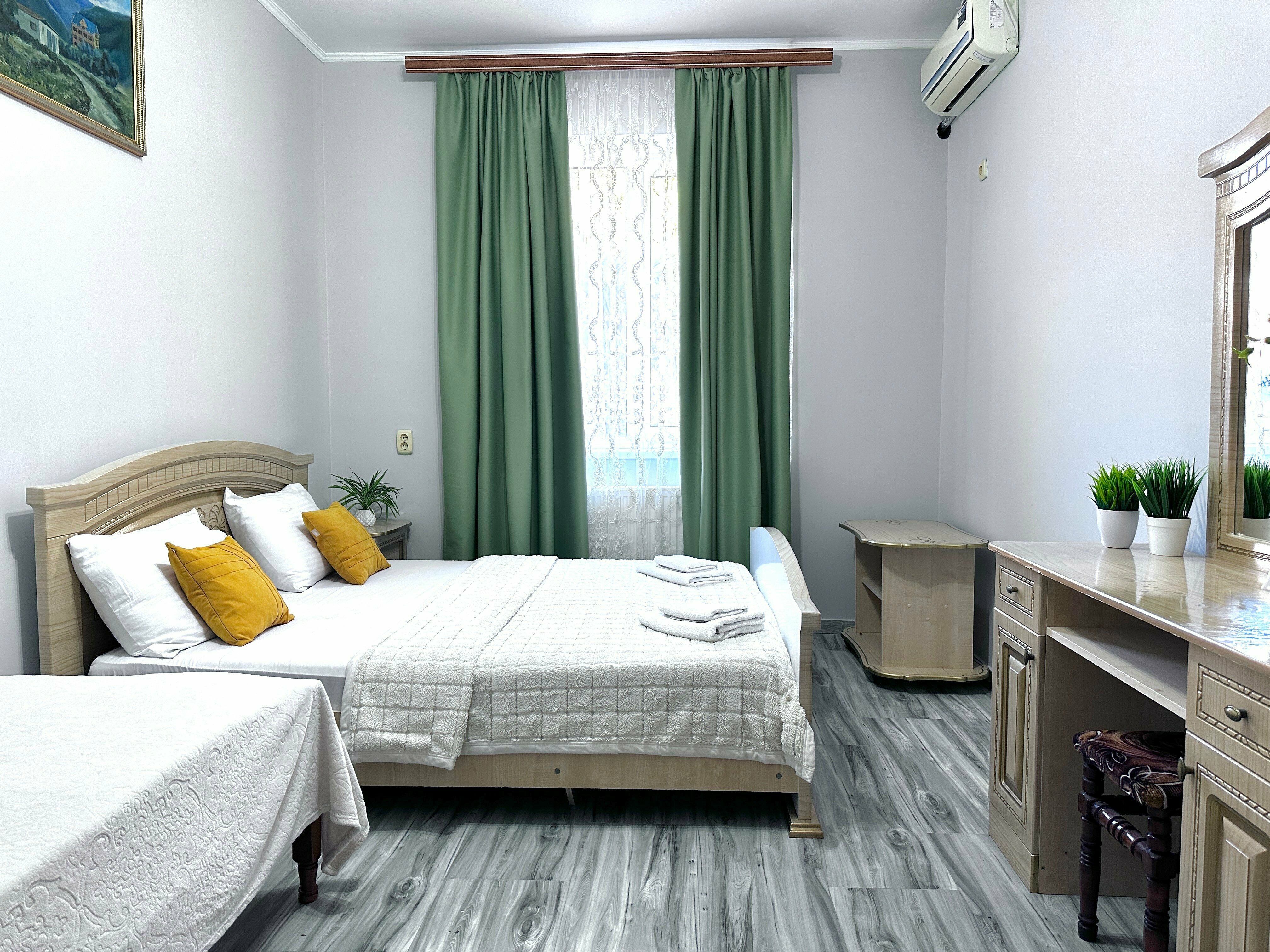 Трехместный номер с общим туалетом