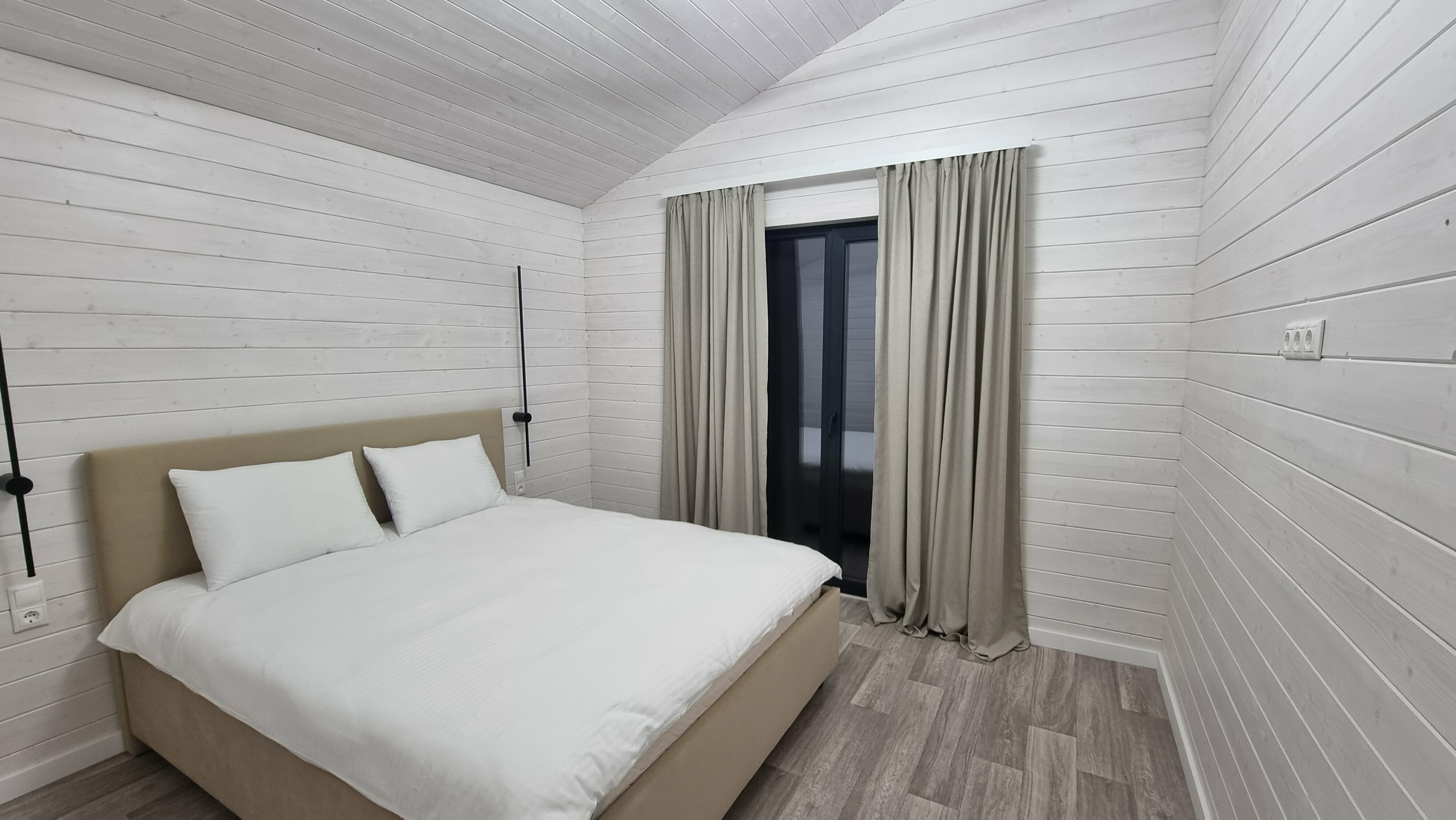 Дом с видом на озеро