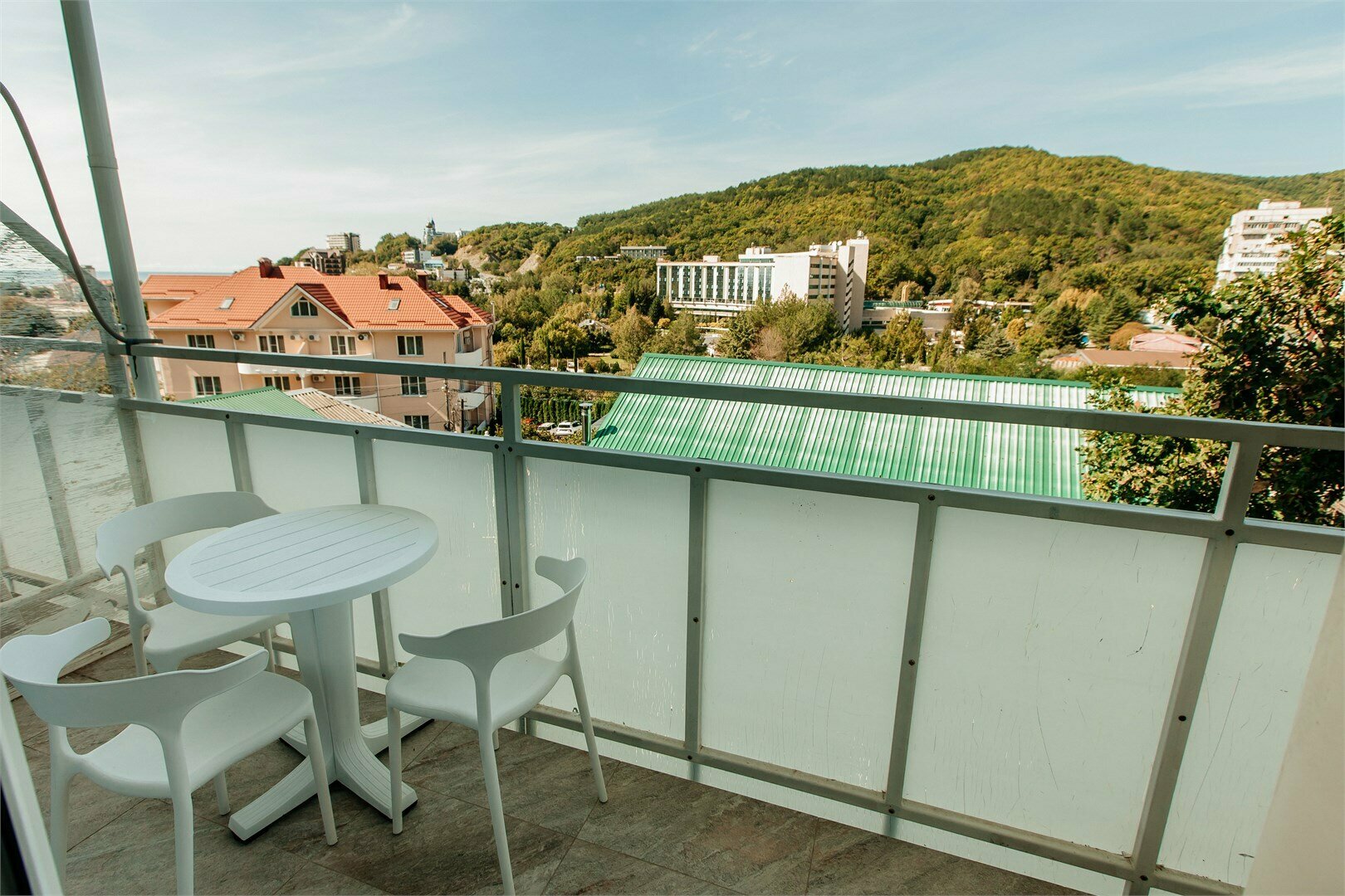 Трехместный номер с балконом