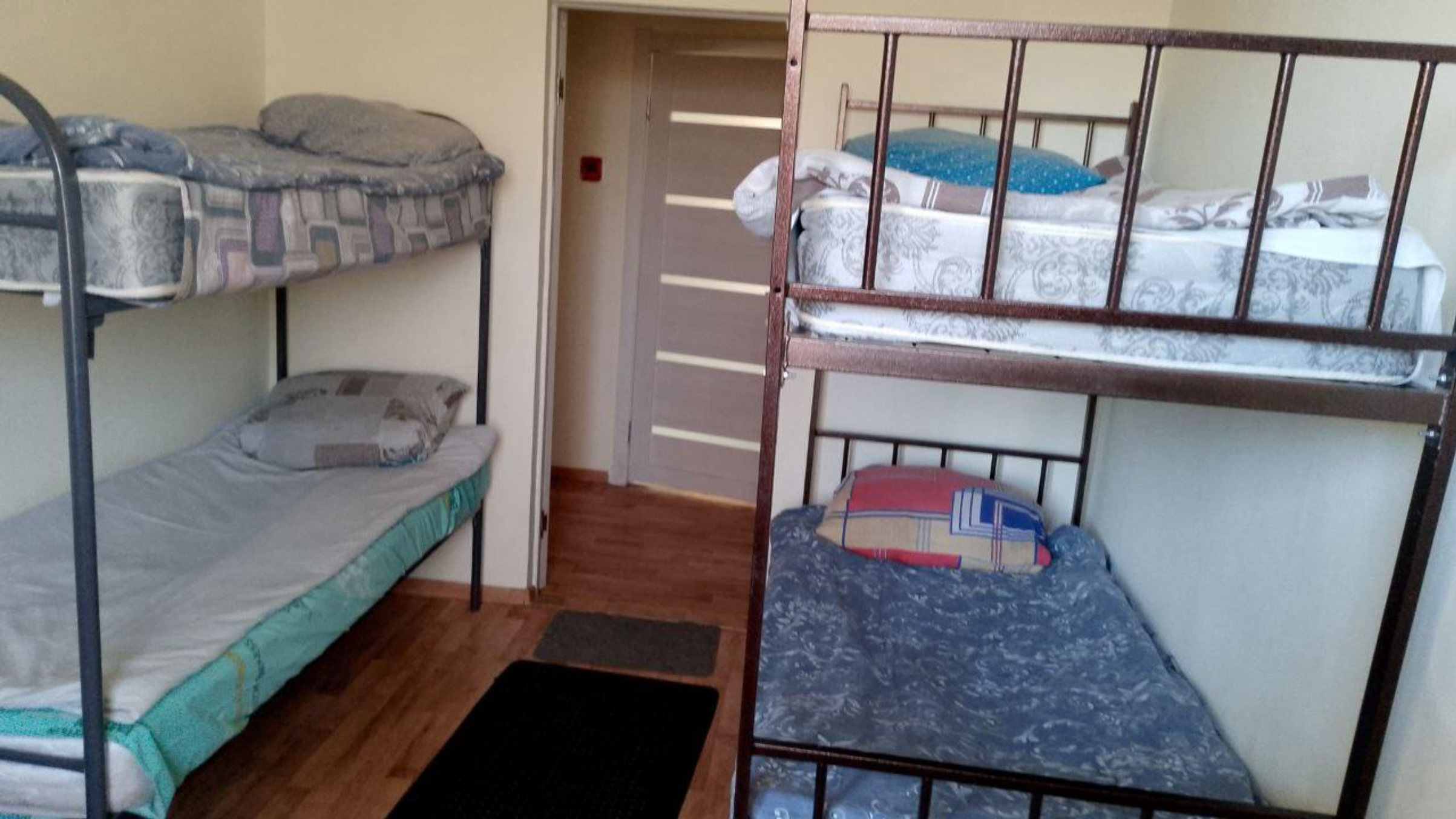 Кровать в общем номере для женщин с 4 кроватями