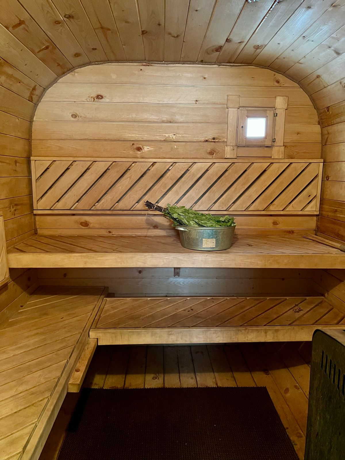 Семейный номер с видом на озеро