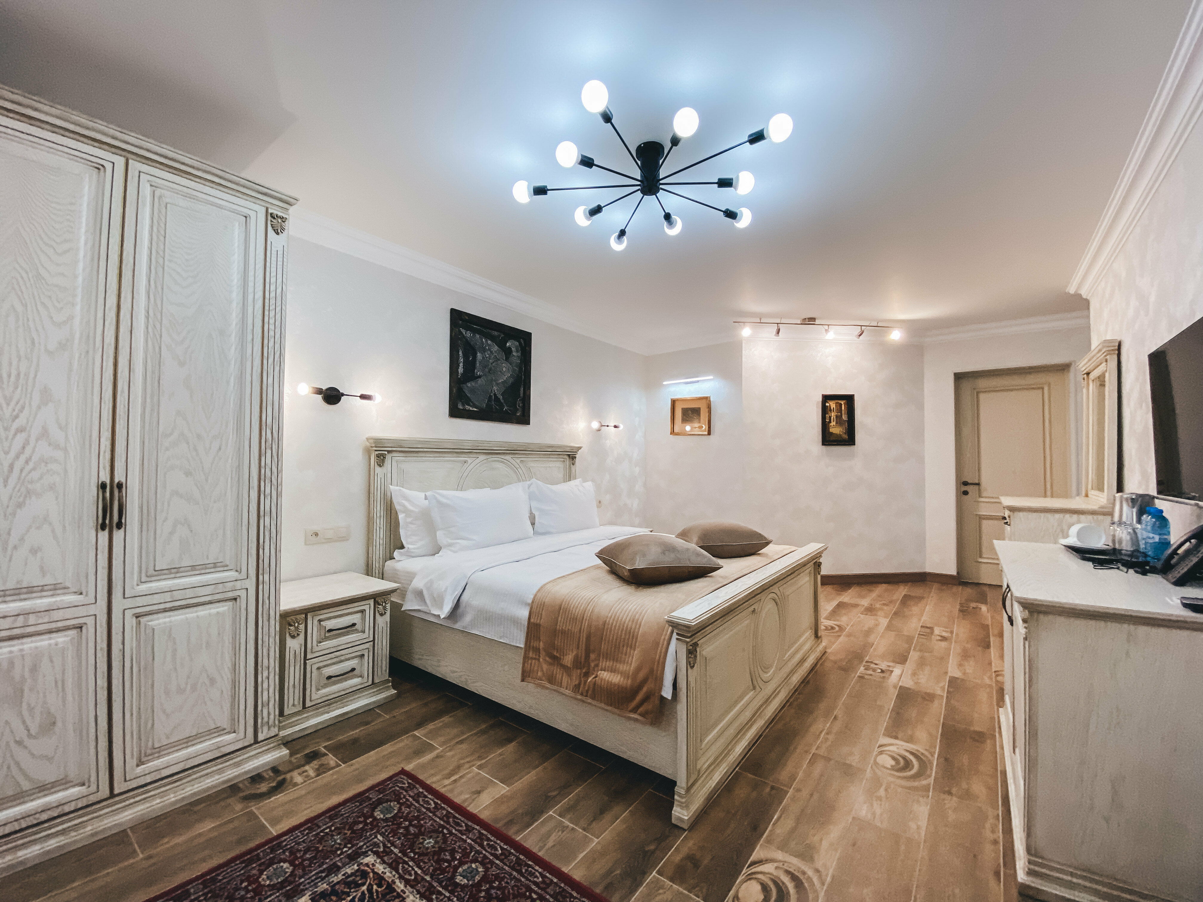 Просторный двухместный номер с 2 отдельными кроватями