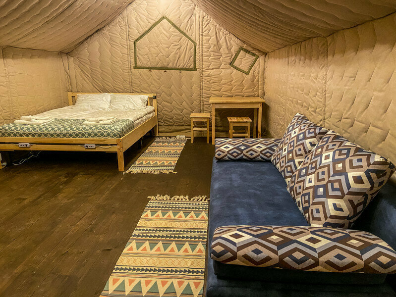 Сафари-тент для четверых с двухспальной кроватью + диван-кровать