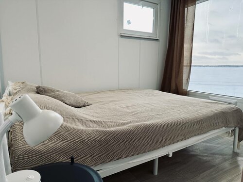 Дом №1  Дом у озера «Уют» — с изолированной спальней в Лесная сказка