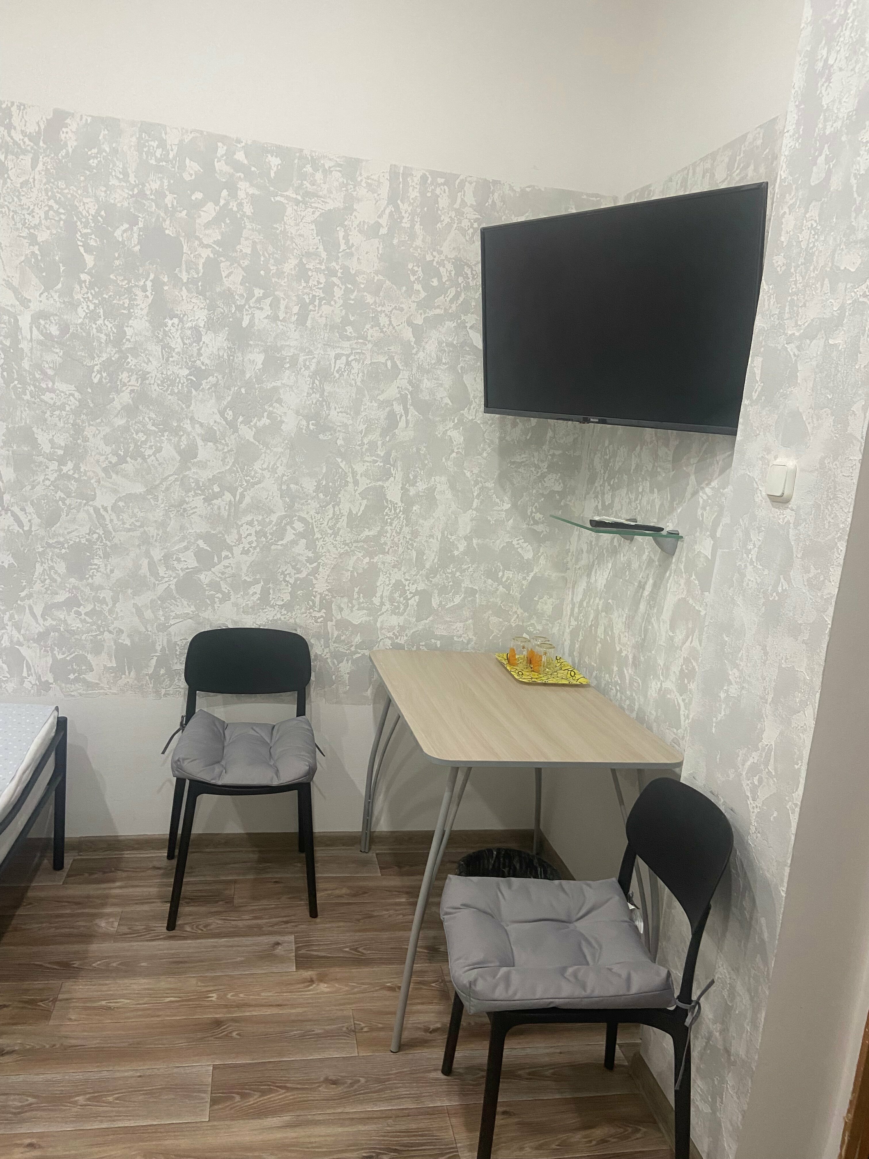 Трехместный номер с общей ванной комнатой