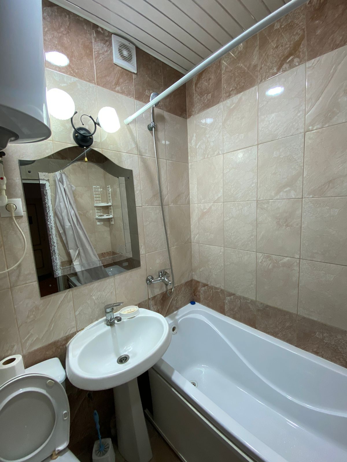 Трехместный номер с видом на горы