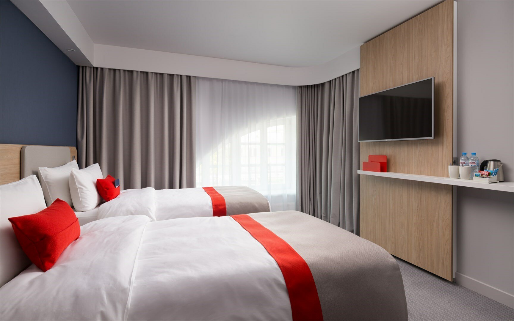 Улучшенный номер с видом на Никольский собор и променад Садовой улицы  с двумя раздельными кроватями для некурящих