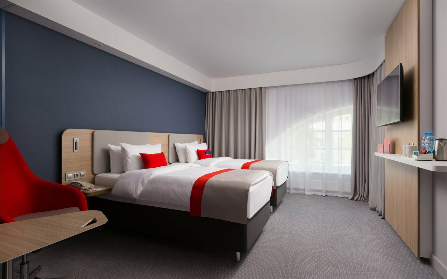 Улучшенный номер с видом на Никольский собор и променад Садовой улицы  с двумя раздельными кроватями для некурящих