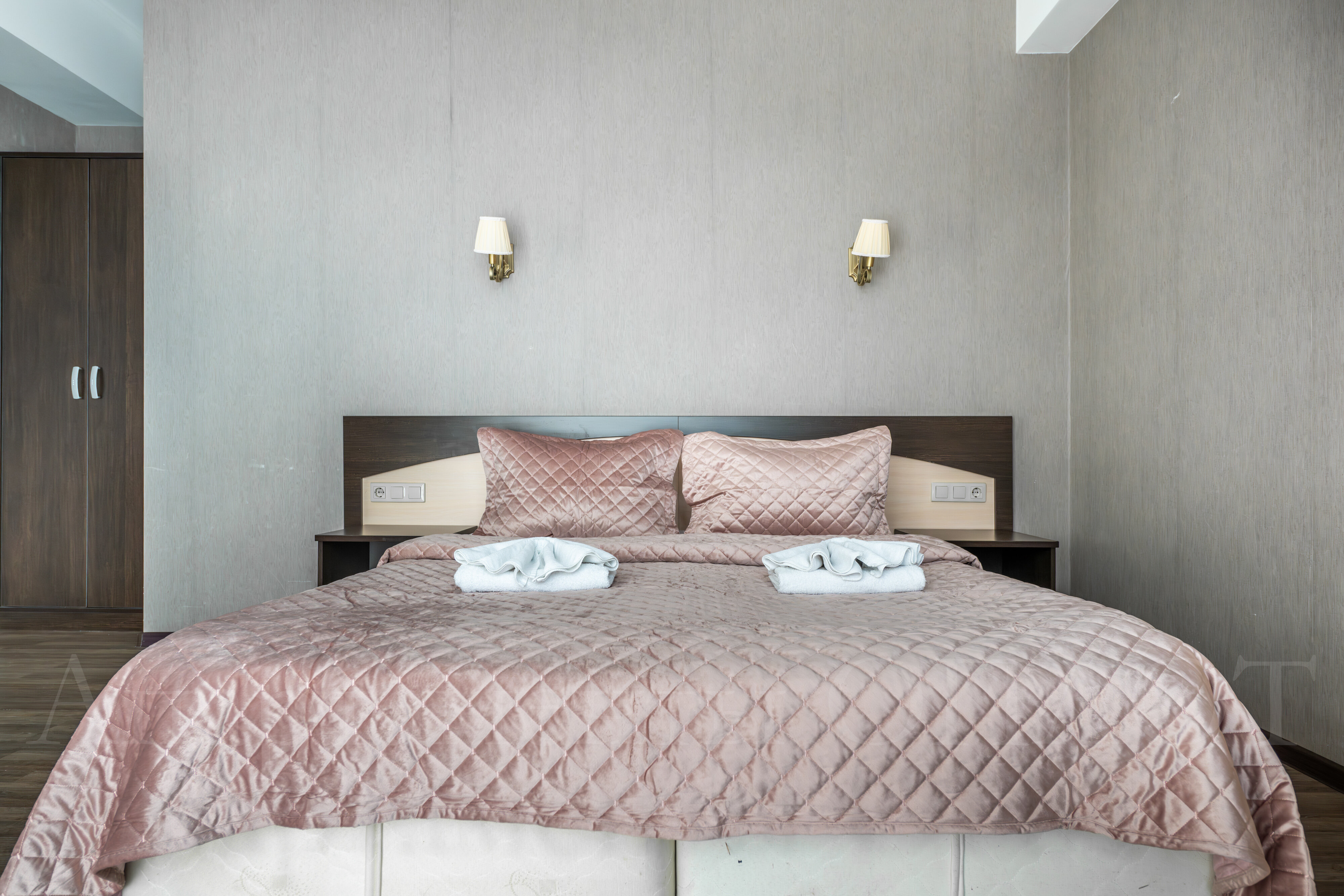 Видовые апартаменты с одной  спальней  65 м2 и балконом № 4