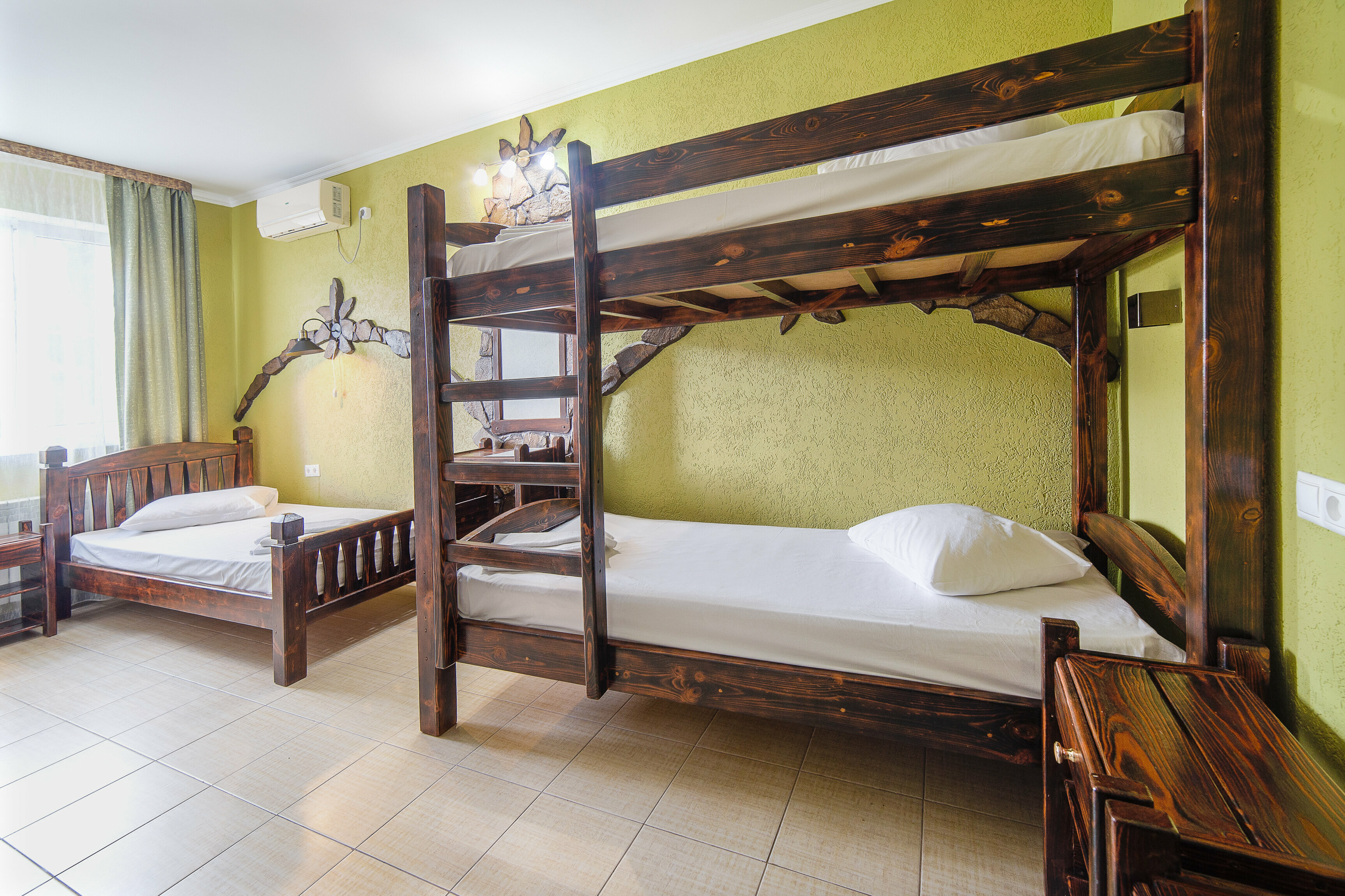 Трехместный номер эконом-класса