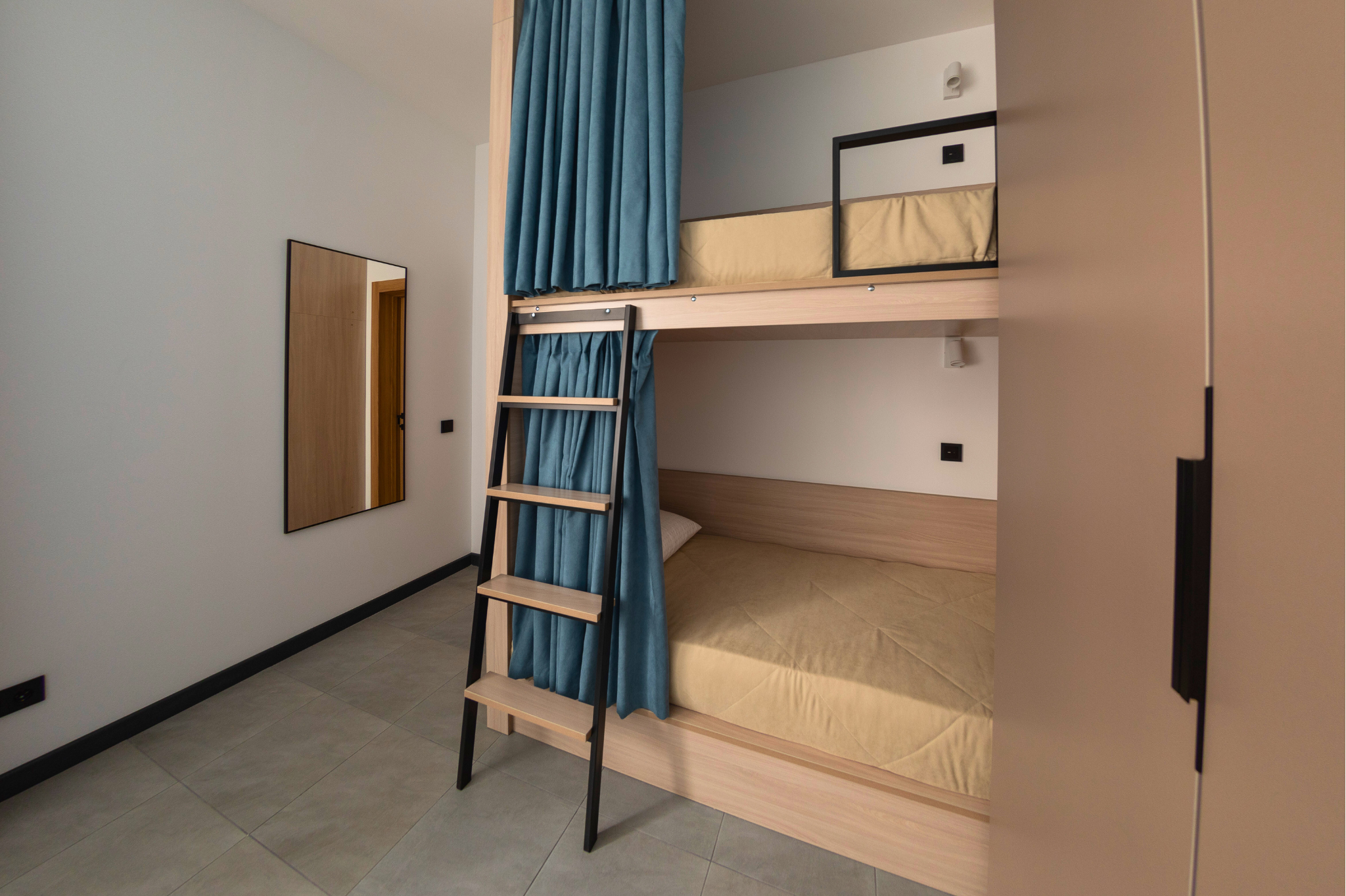 Семейный номер с общей ванной комнатой