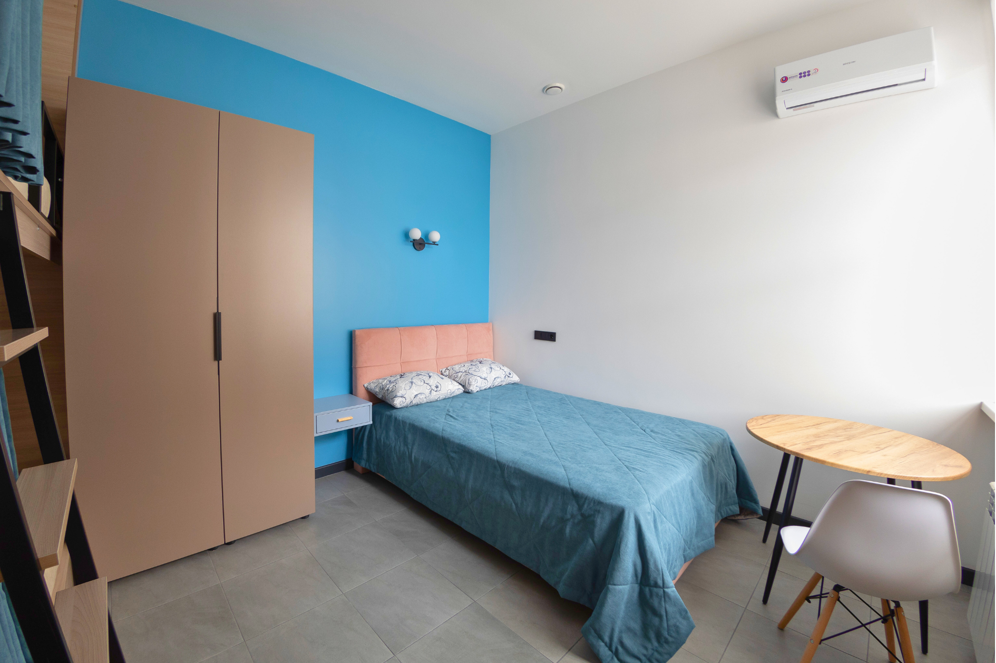 Семейный номер с общей ванной комнатой