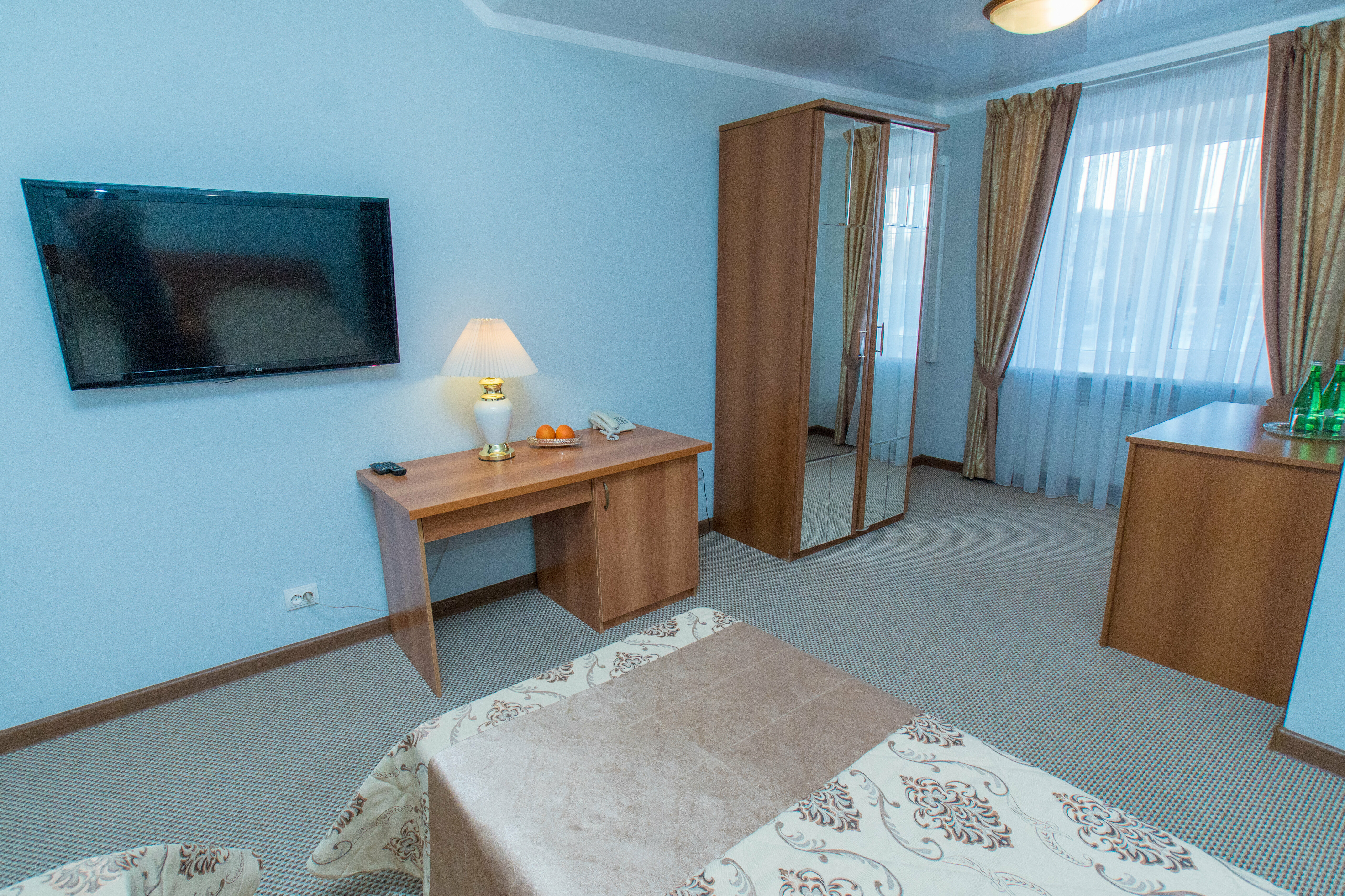 Просторный двухместный номер с 2 отдельными кроватями