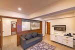 Улучшенный четырехместный номер в The Bark- An Art Hotel