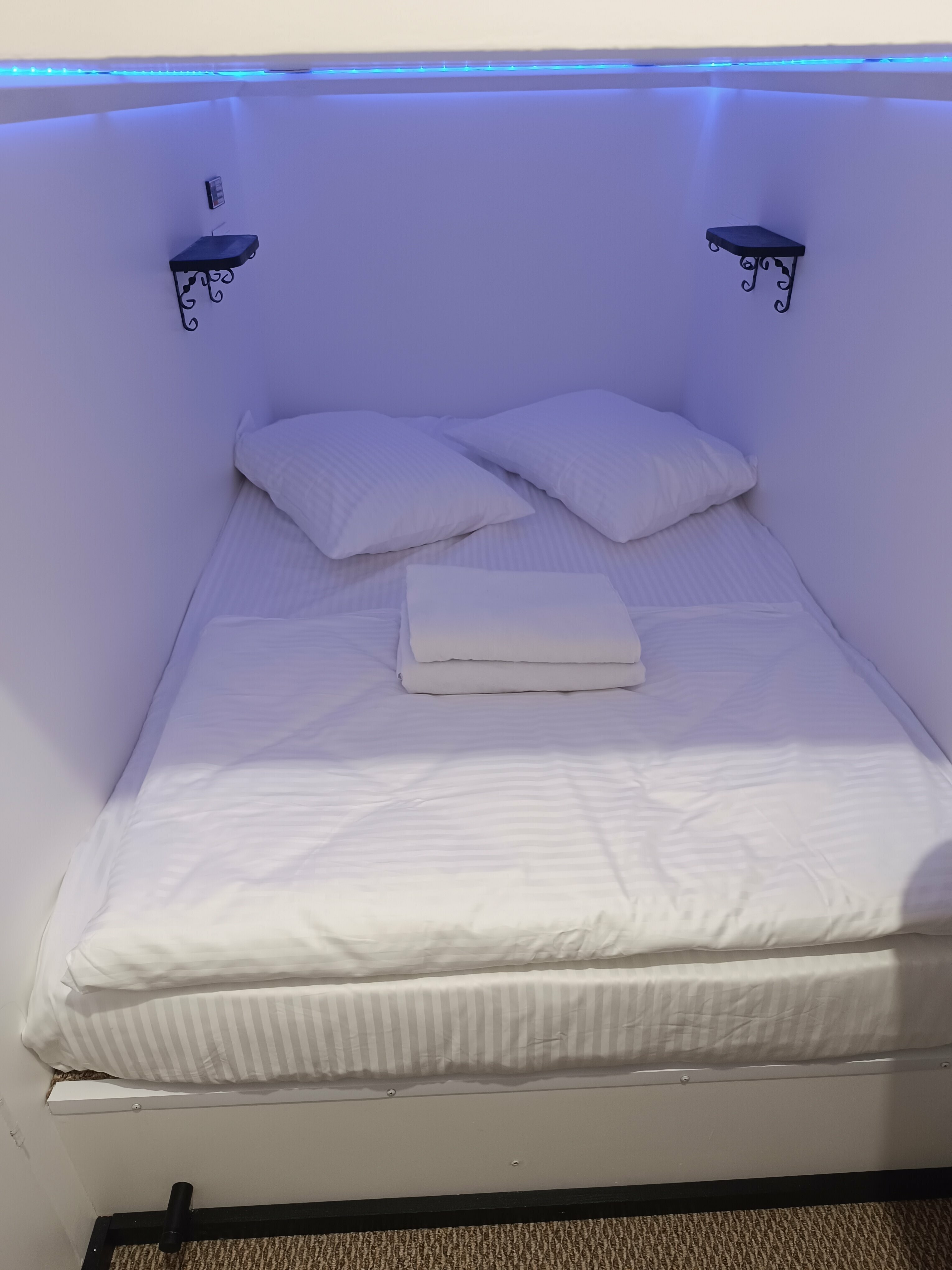 Двухместный стандарт с одной двуспальной кроватью