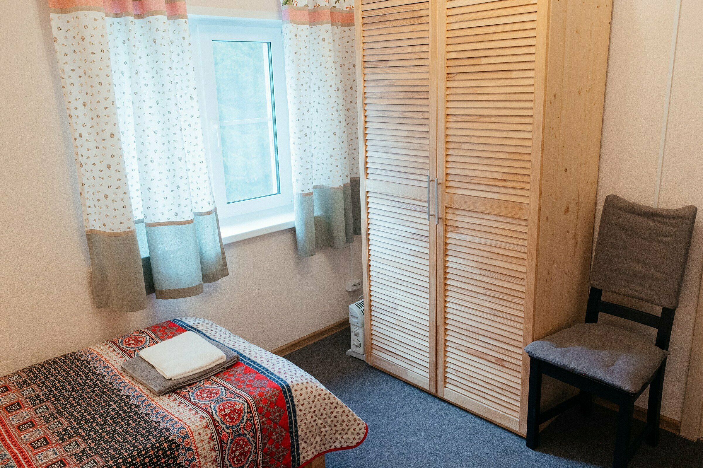 Двухместный номер с 2 отдельными кроватями и общей ванной комнатой