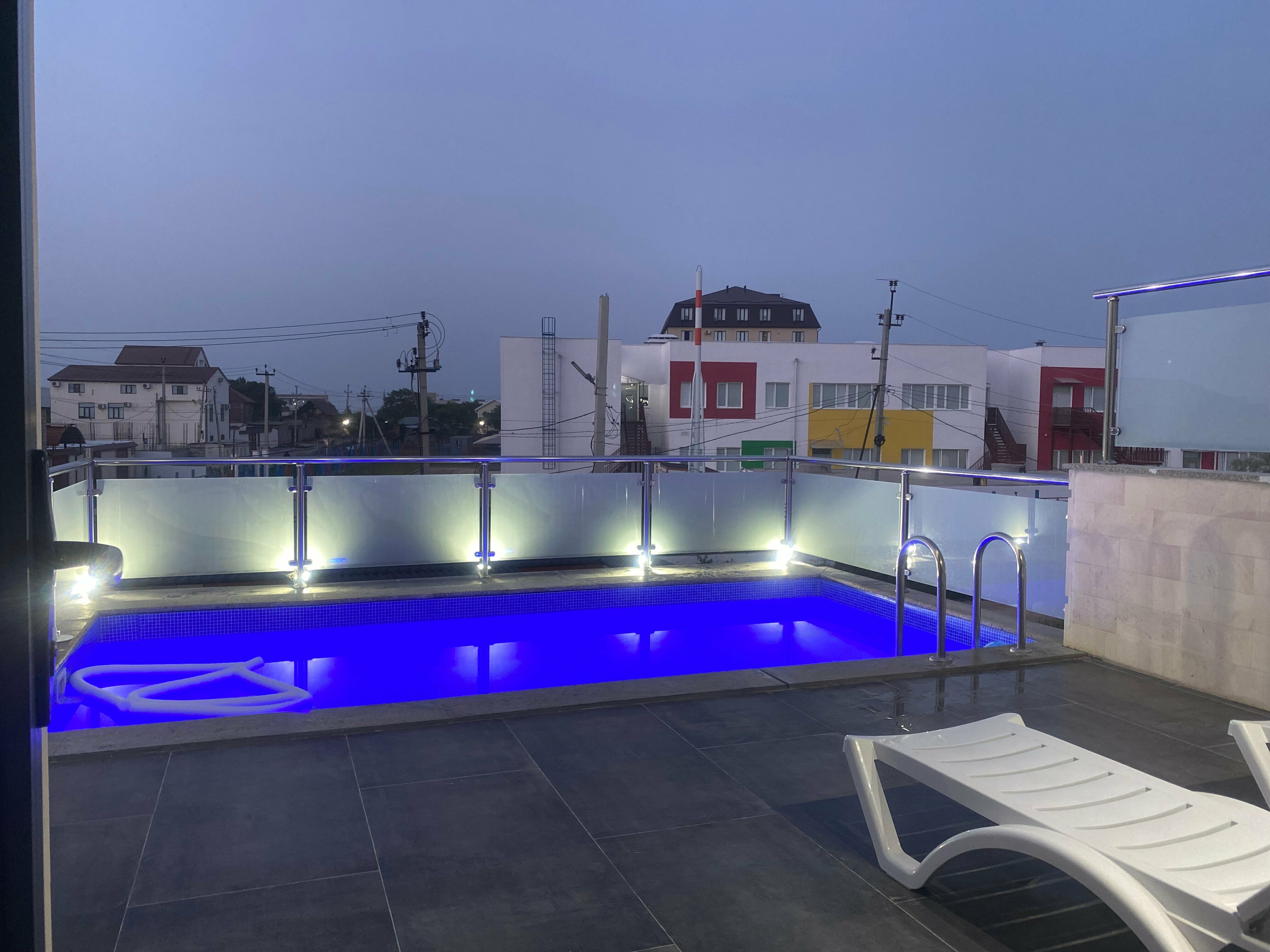 Люкс с кроватью размера «queen-size» и видом на бассейн