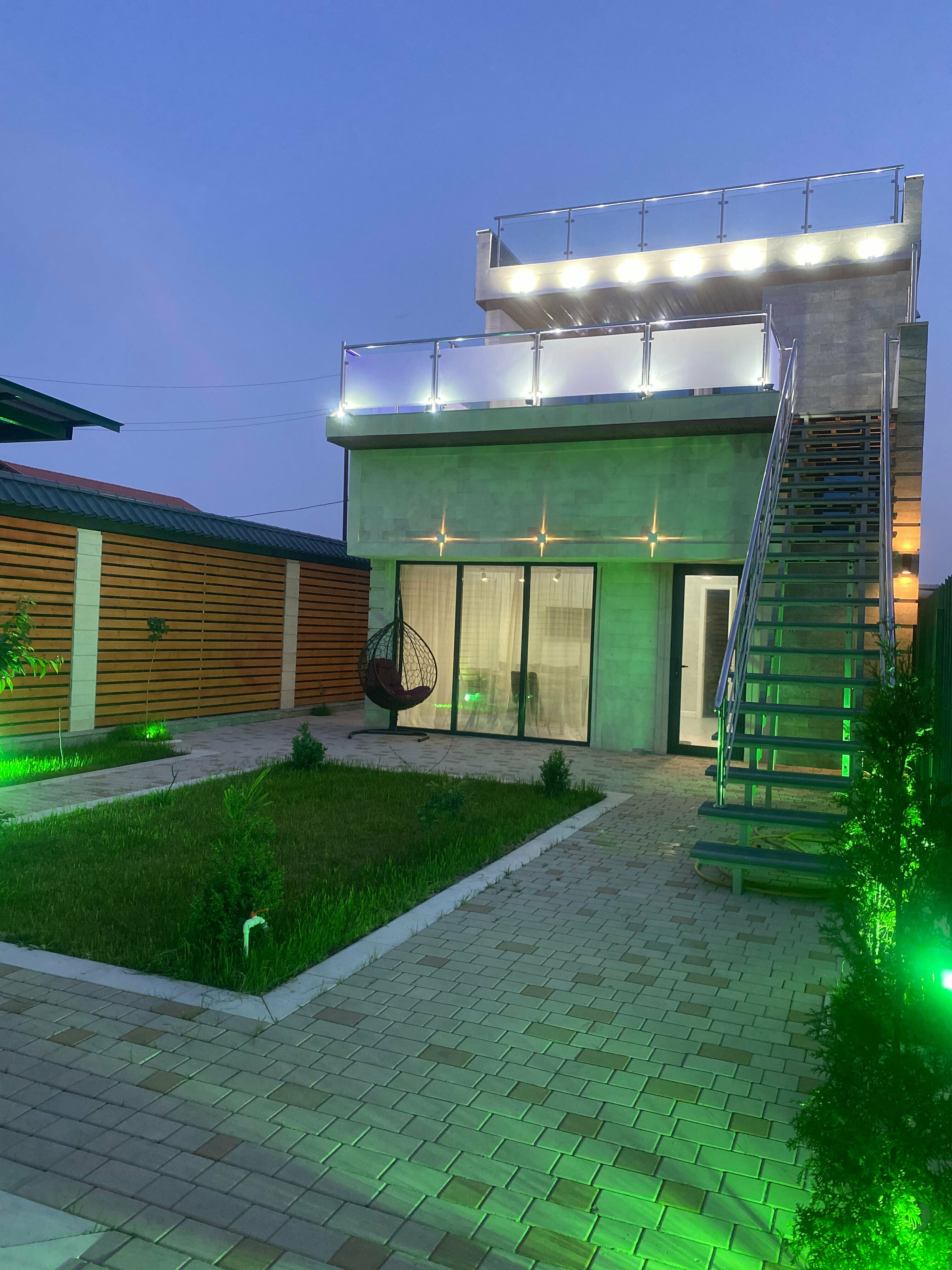 Люкс с кроватью размера «queen-size» и видом на бассейн