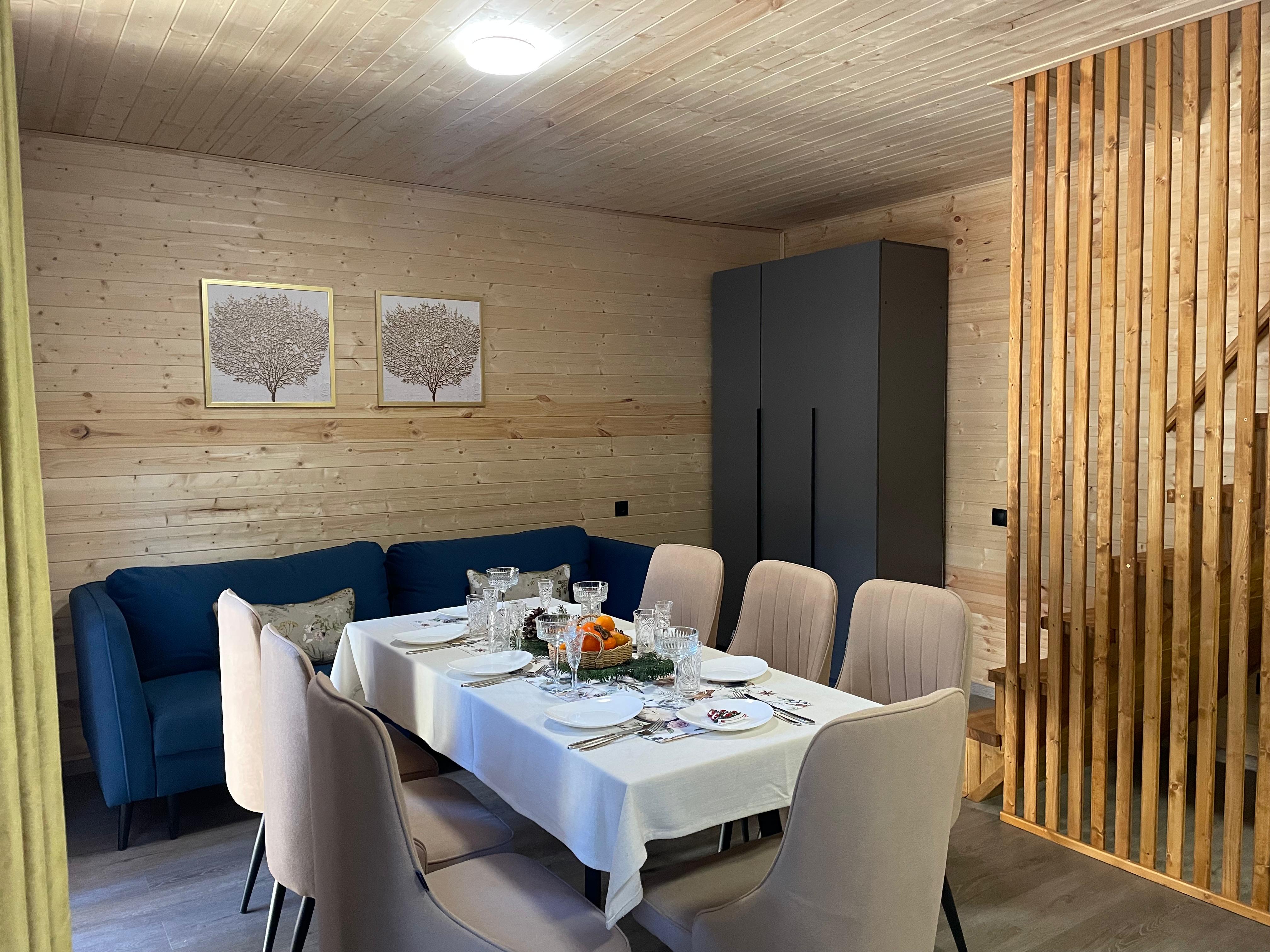 Коттедж с балконом