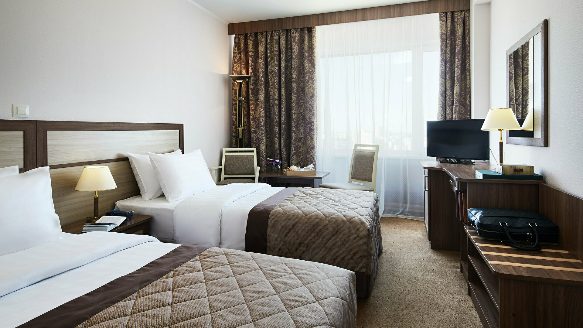 Бизнес Премиум с двумя кроватями --- (ИЗМАЙЛОВО ОТЕЛЬ ДЕЛЬТА 4*)