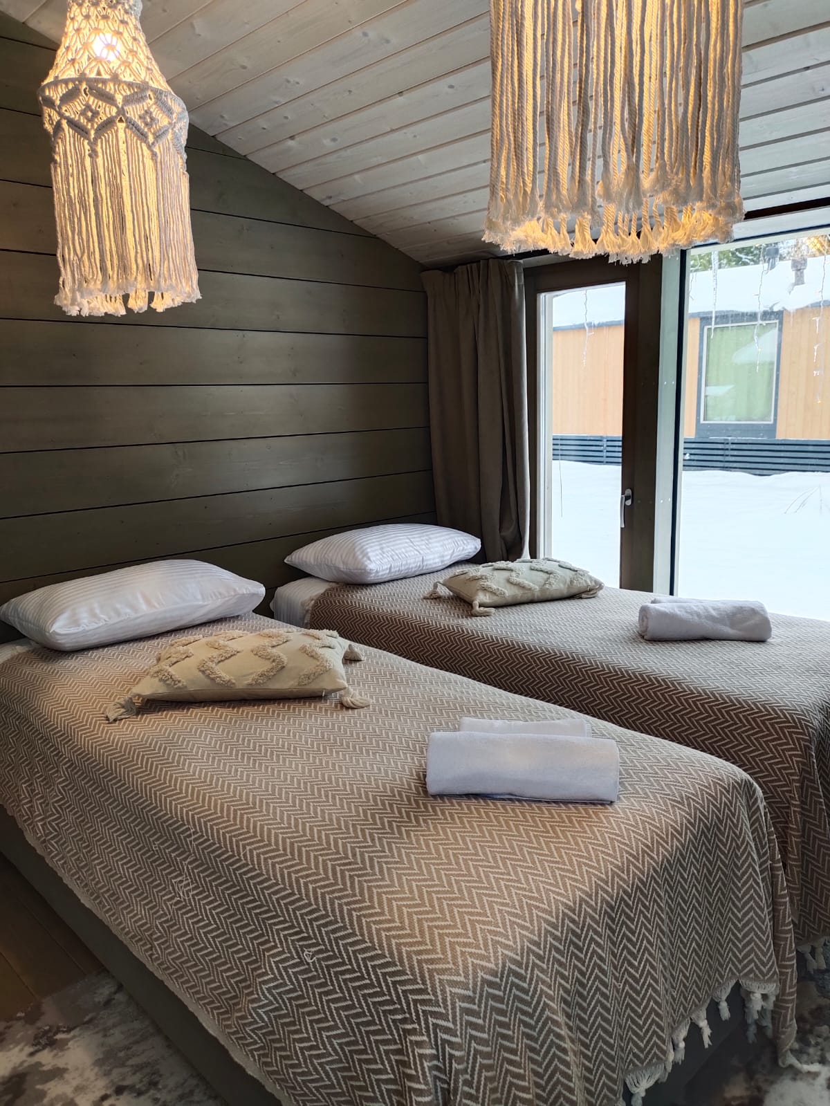 Скандинавский с камином