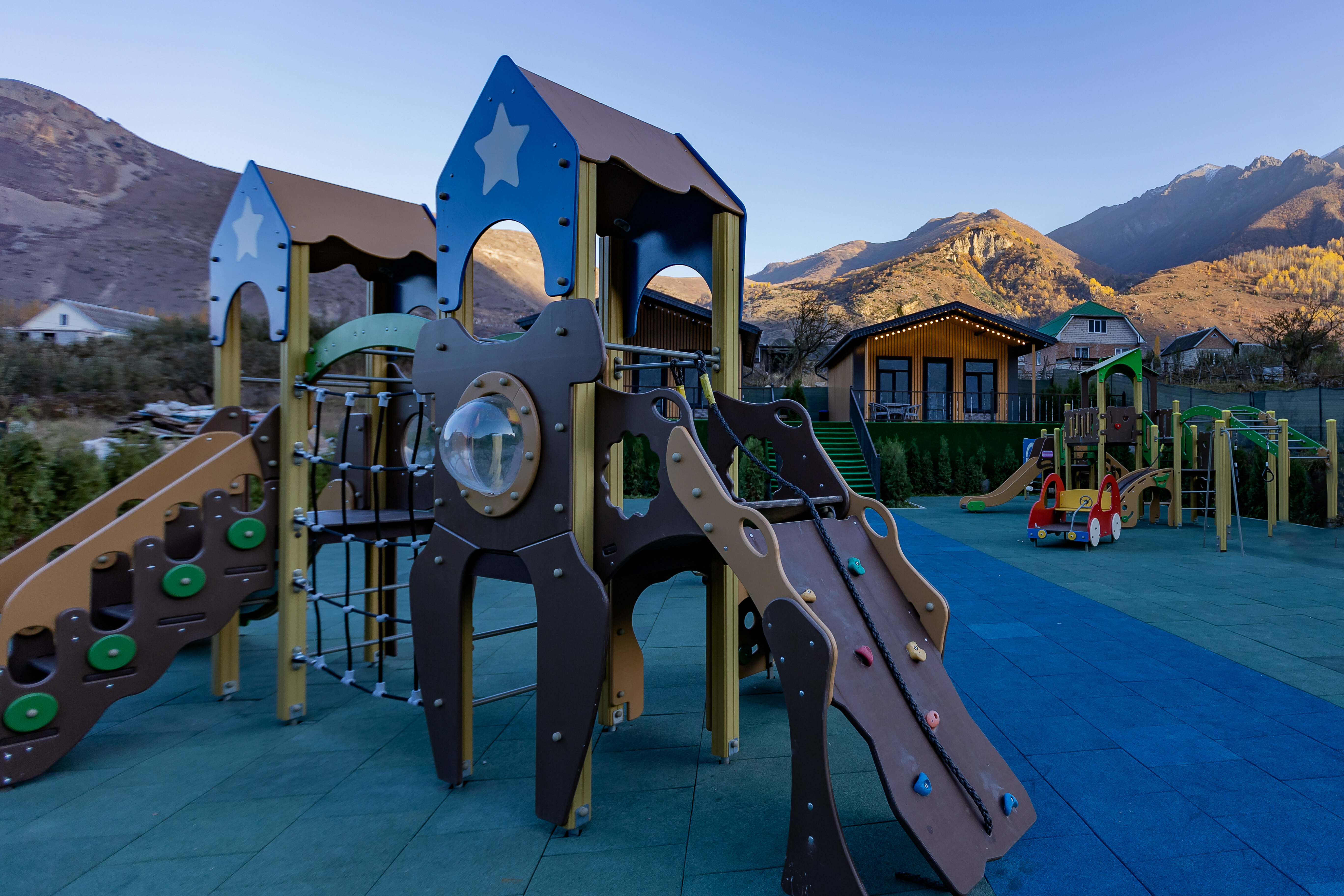 Семейный номер с видом на горы