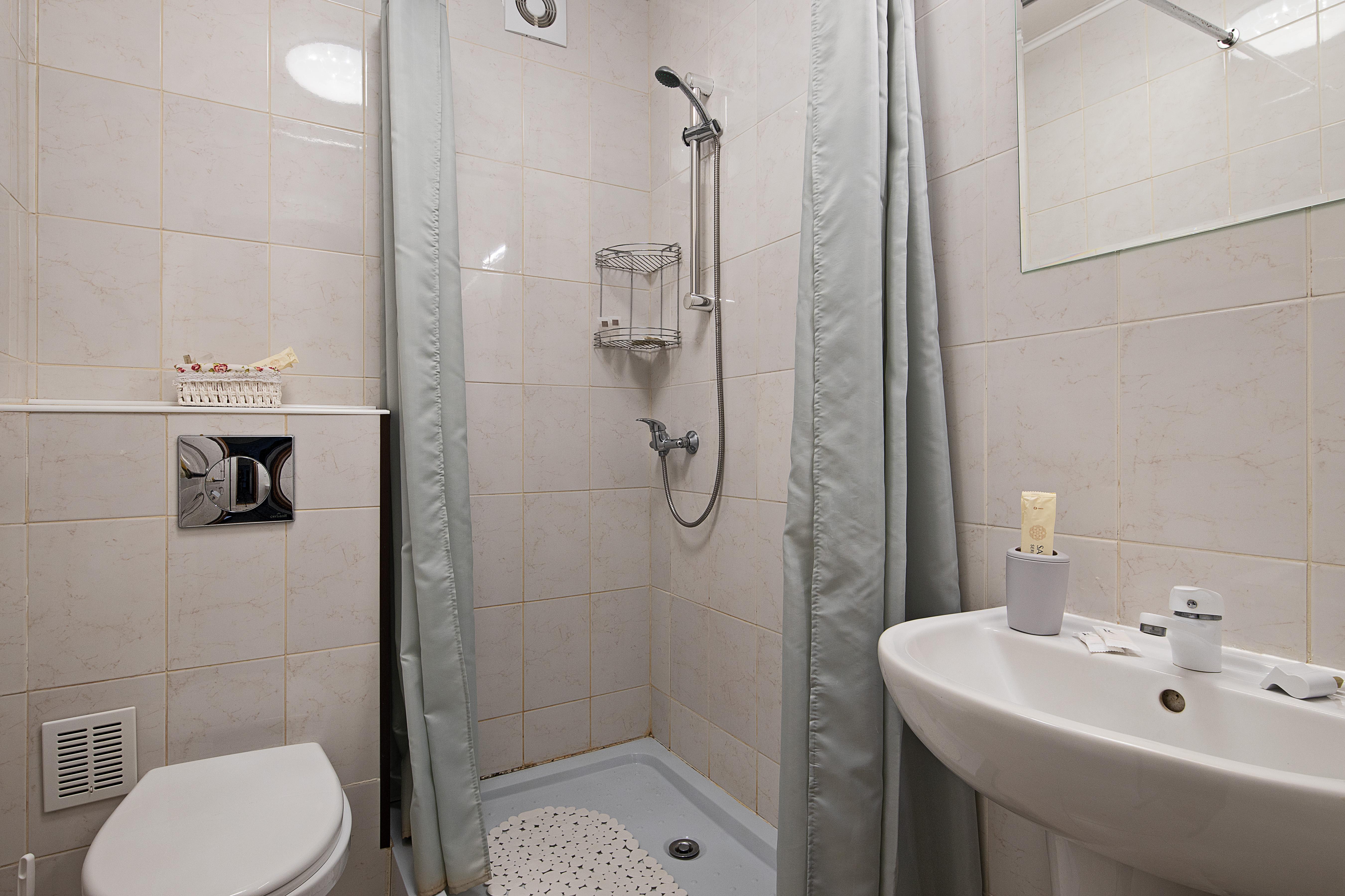 Семейный номер с видом на сад