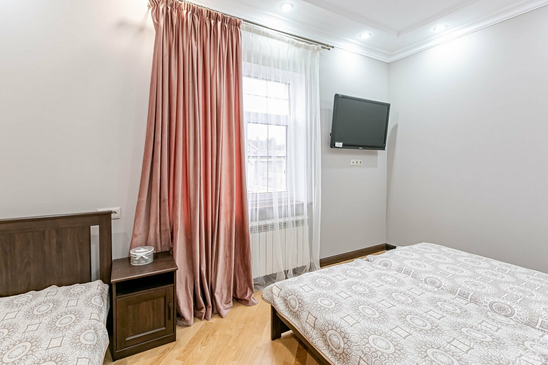 Дом с бассейном и  баней