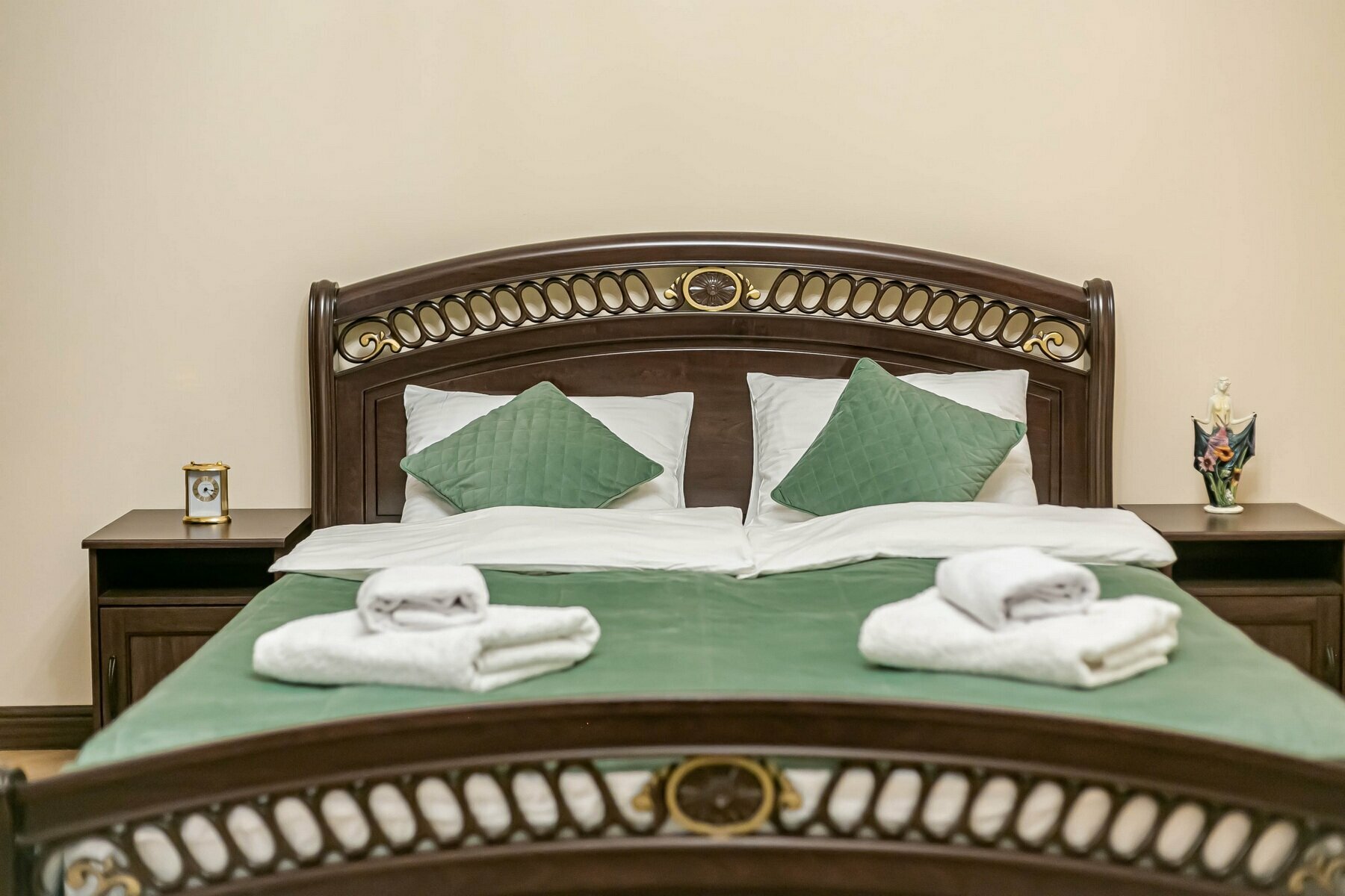 Дом с бассейном и  баней